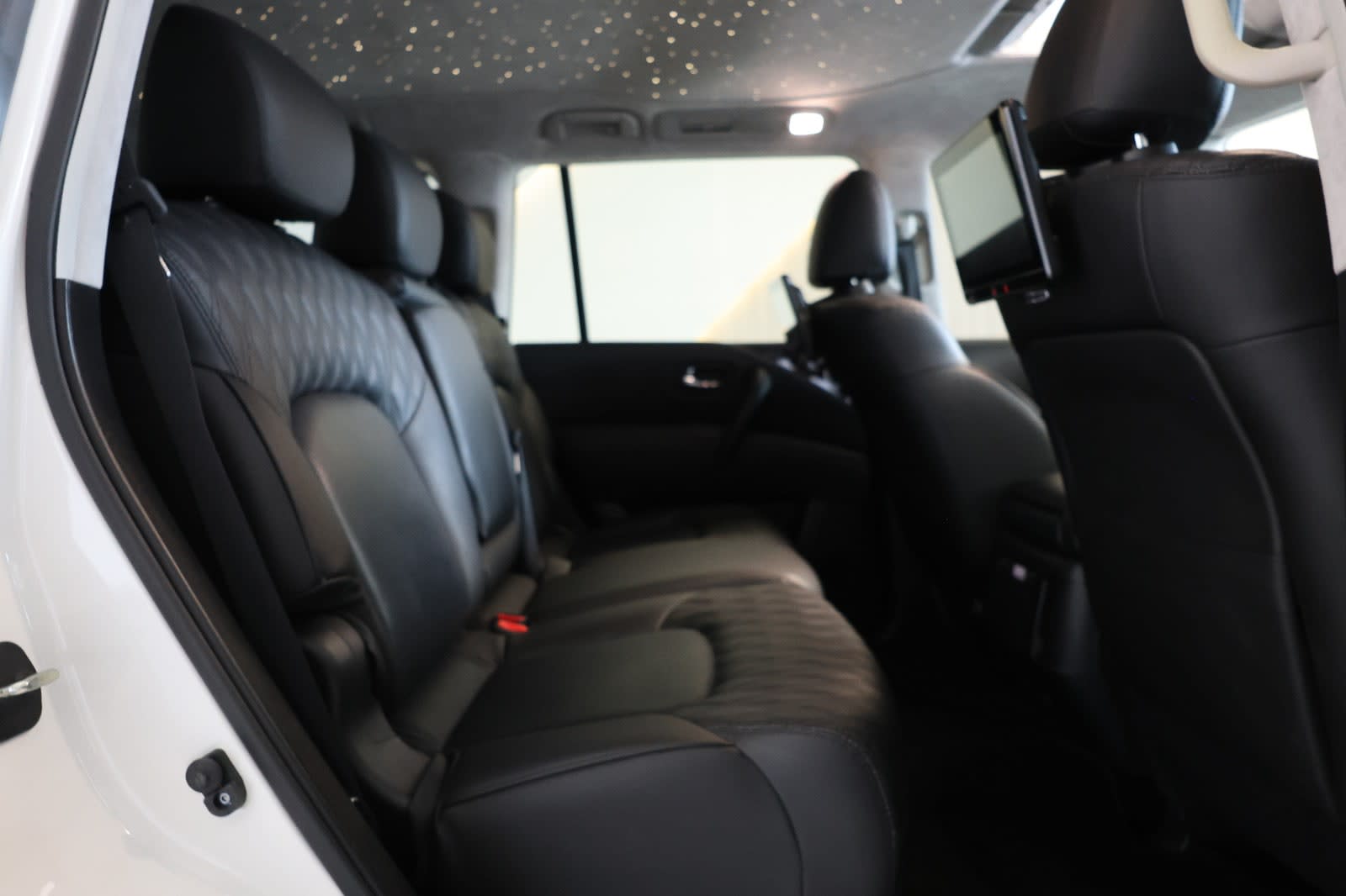 Nissan Patrol LE Platinum City 2024 GCC Specs-44000km-Under warranty & service-Pristine condition - Thumbnail 17