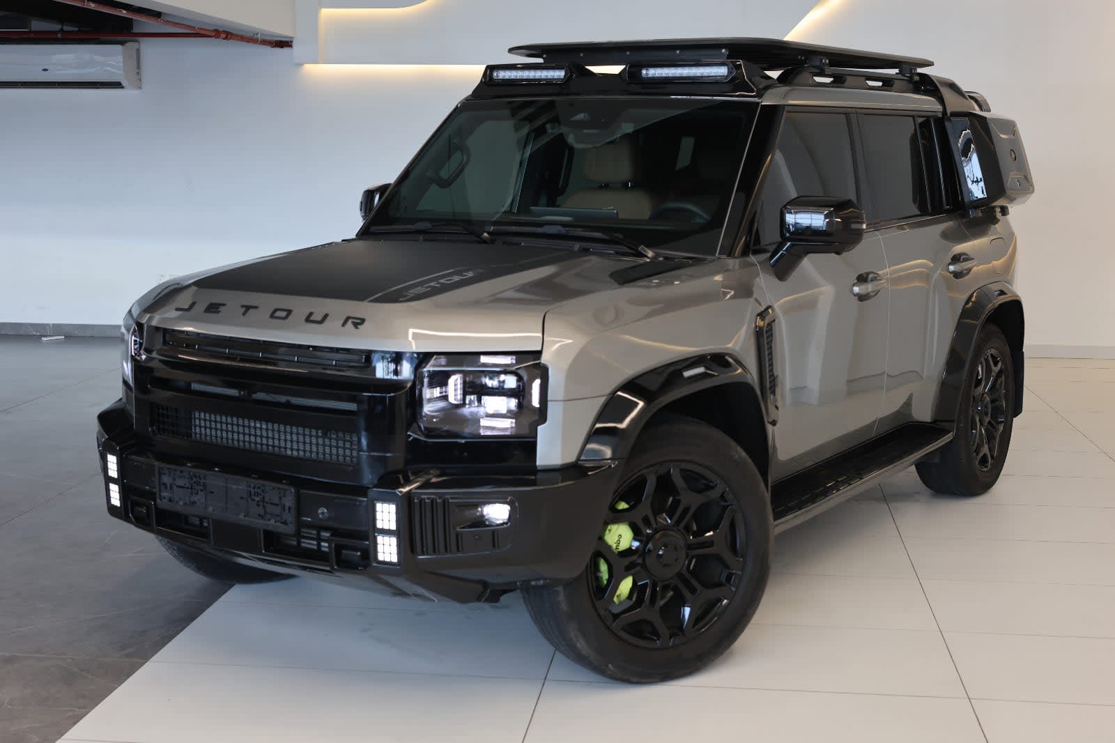 Jetour T2 Luxury Plus 2025 GCC Specs-17000km--Under warranty-Pristine condition - Thumbnail 2