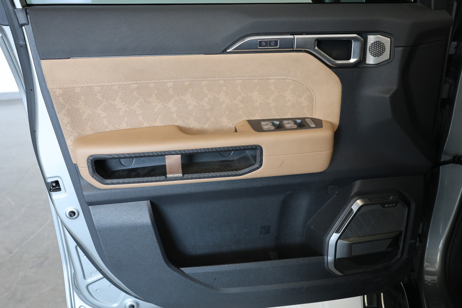 Jetour T2 Luxury Plus 2025 GCC Specs-17000km--Under warranty-Pristine condition - Thumbnail 8