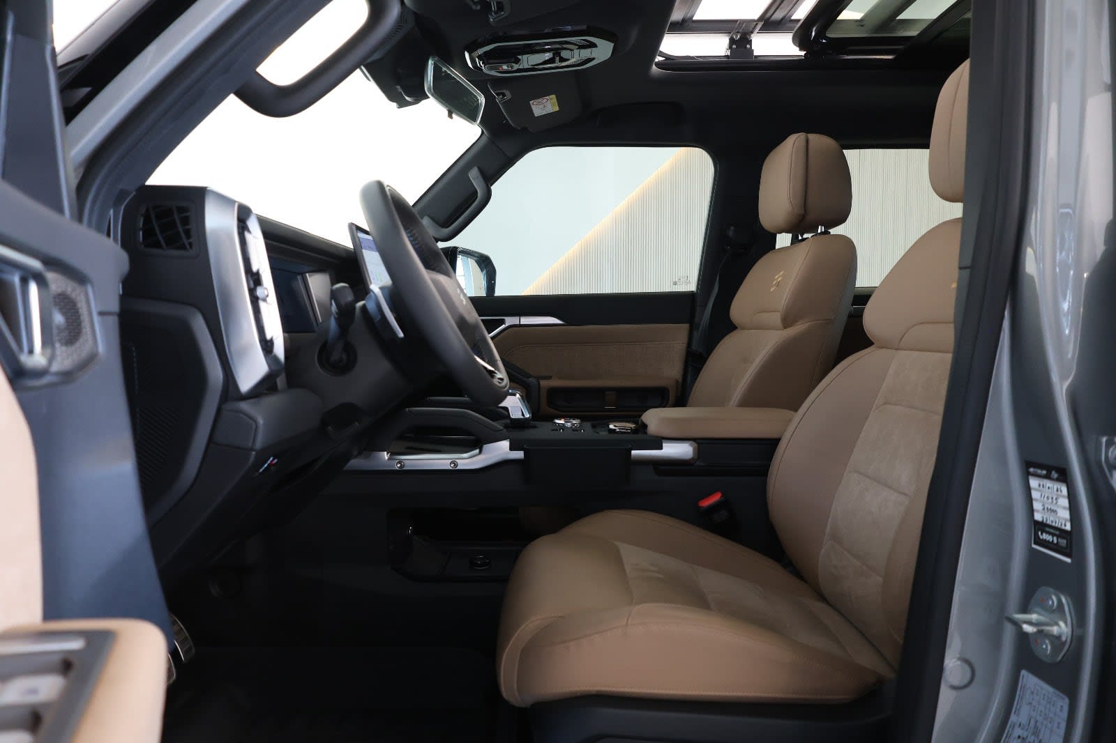 Jetour T2 Luxury Plus 2025 GCC Specs-17000km--Under warranty-Pristine condition - Thumbnail 9