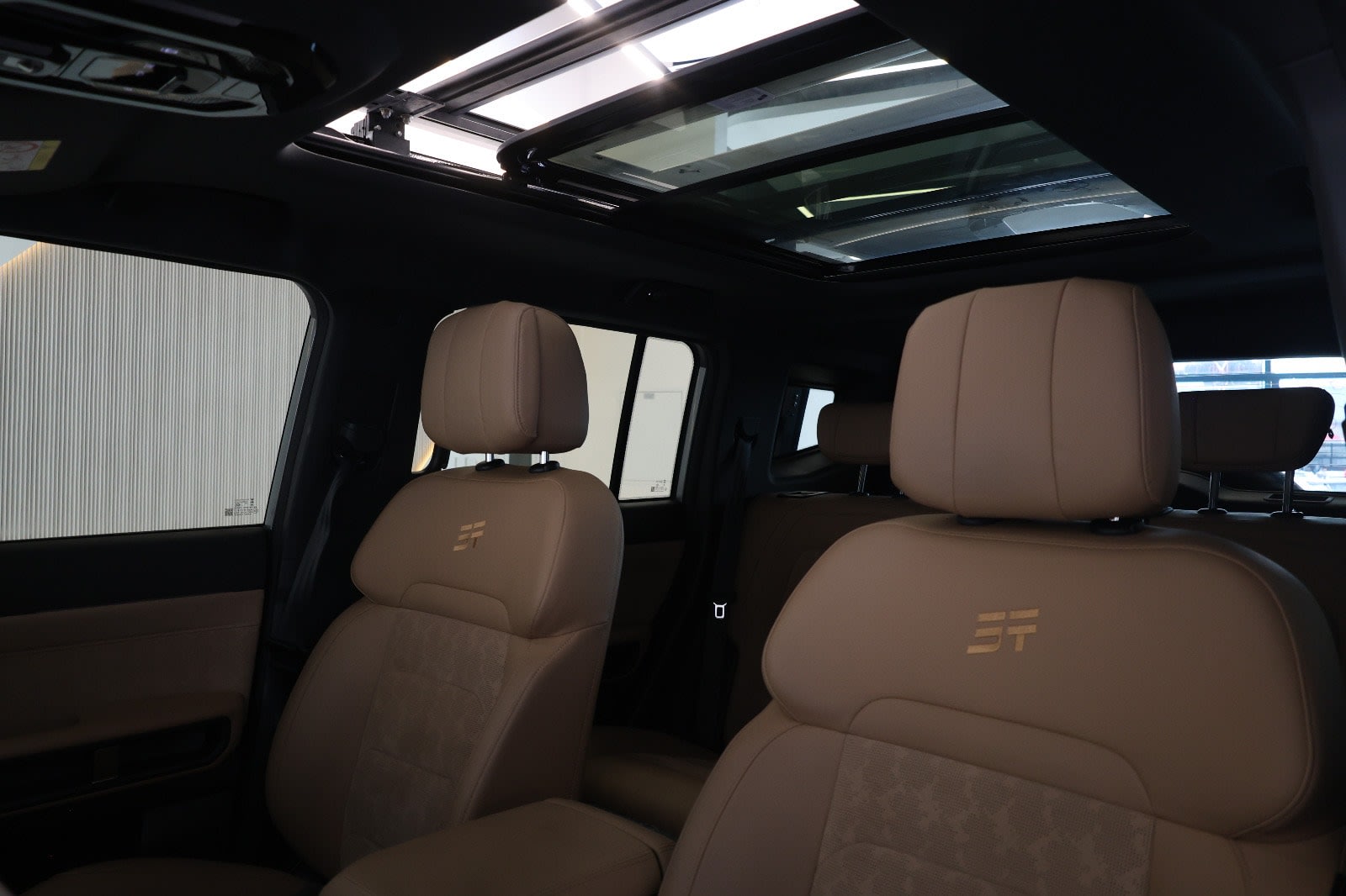 Jetour T2 Luxury Plus 2025 GCC Specs-17000km--Under warranty-Pristine condition - Thumbnail 10