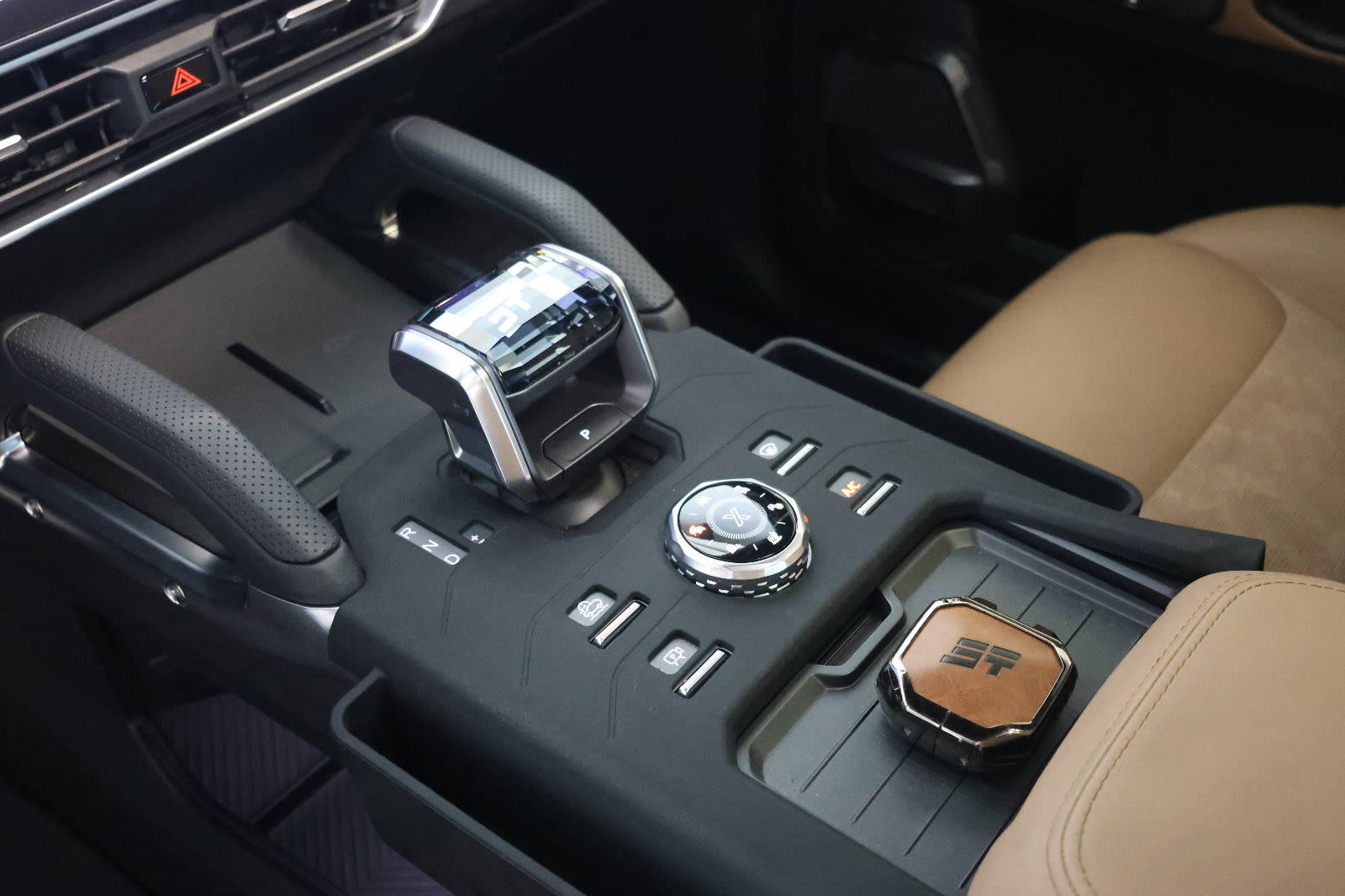 Jetour T2 Luxury Plus 2025 GCC Specs-17000km--Under warranty-Pristine condition - Thumbnail 14