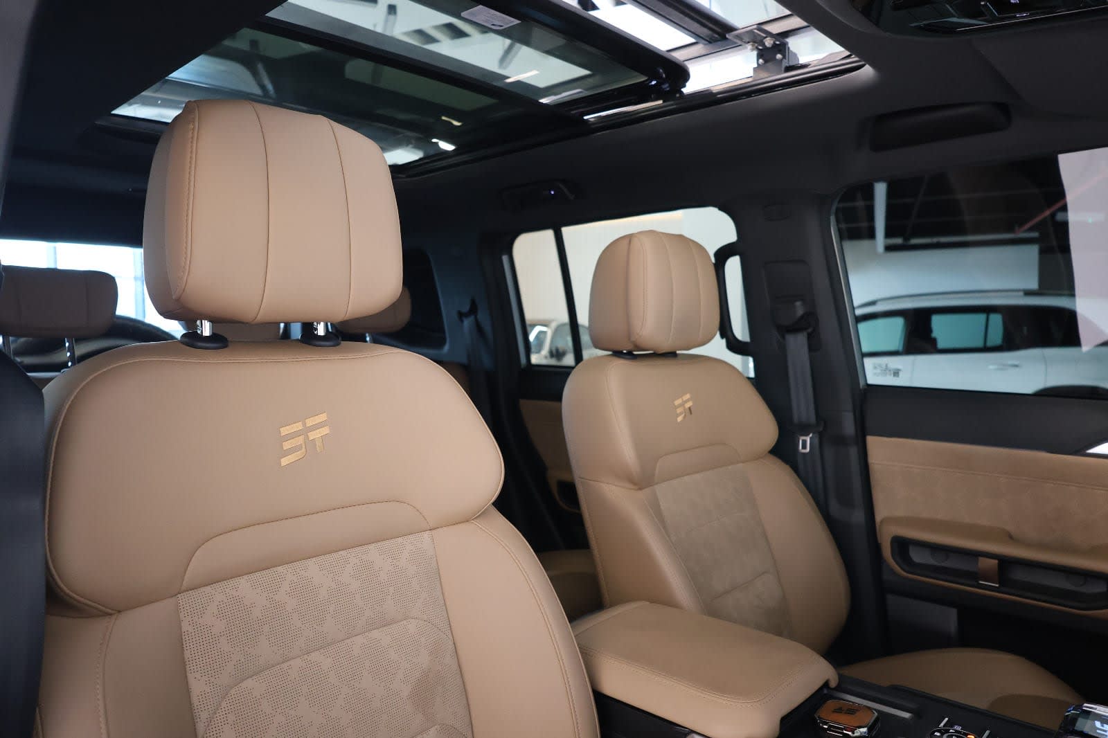 Jetour T2 Luxury Plus 2025 GCC Specs-17000km--Under warranty-Pristine condition - Thumbnail 16
