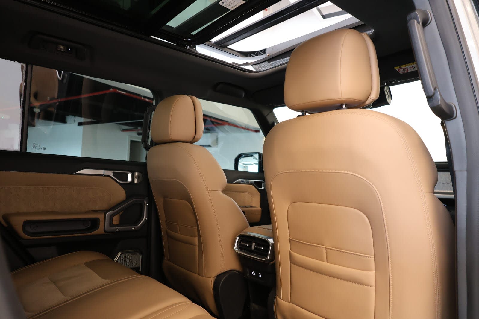 Jetour T2 Luxury Plus 2025 GCC Specs-17000km--Under warranty-Pristine condition - Thumbnail 18