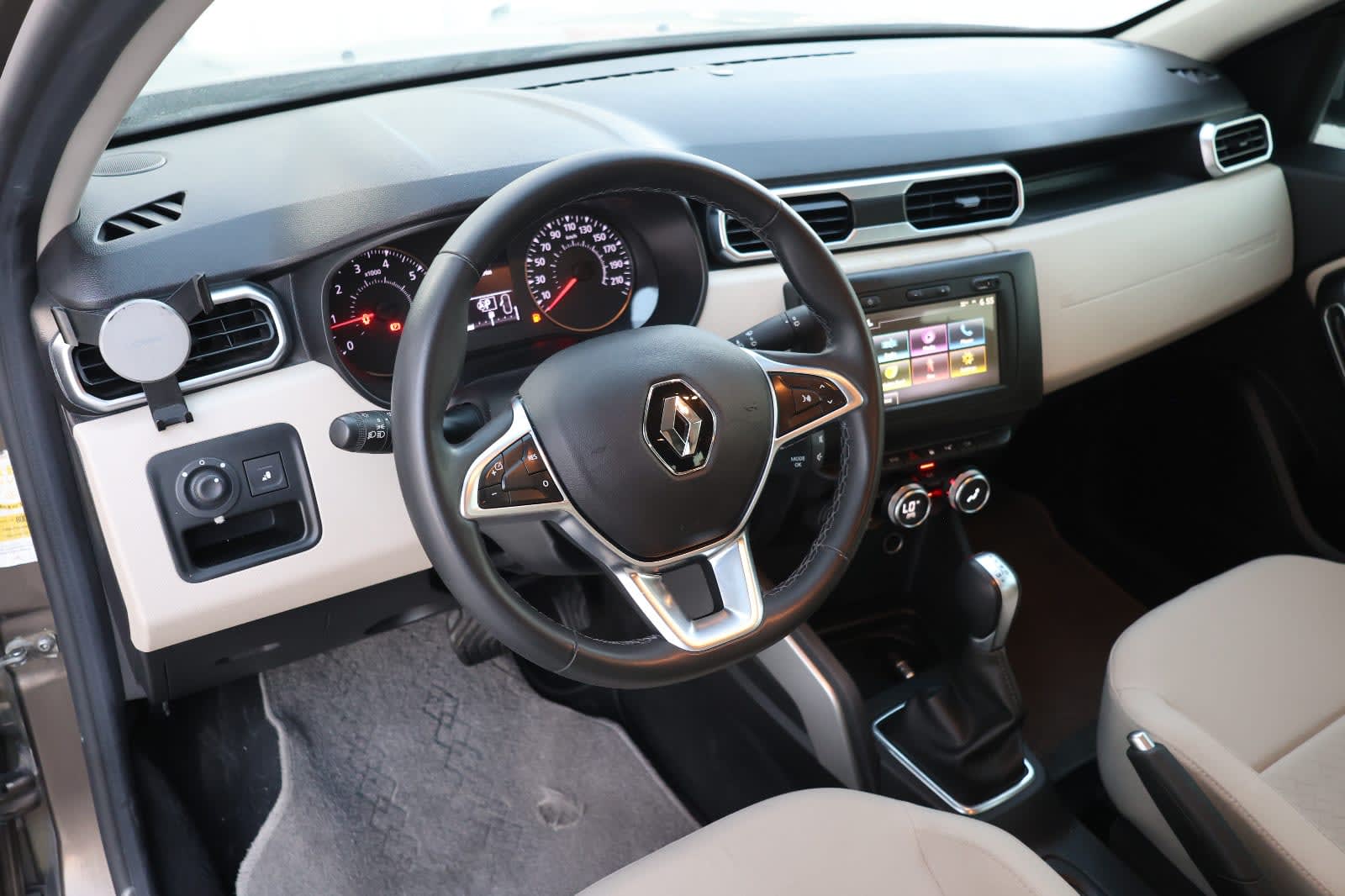 Renault Duster LE 2020 GCC Specs - Fully Loaded SUV-112000KM-EXCELLENT CONDITION - Thumbnail 14