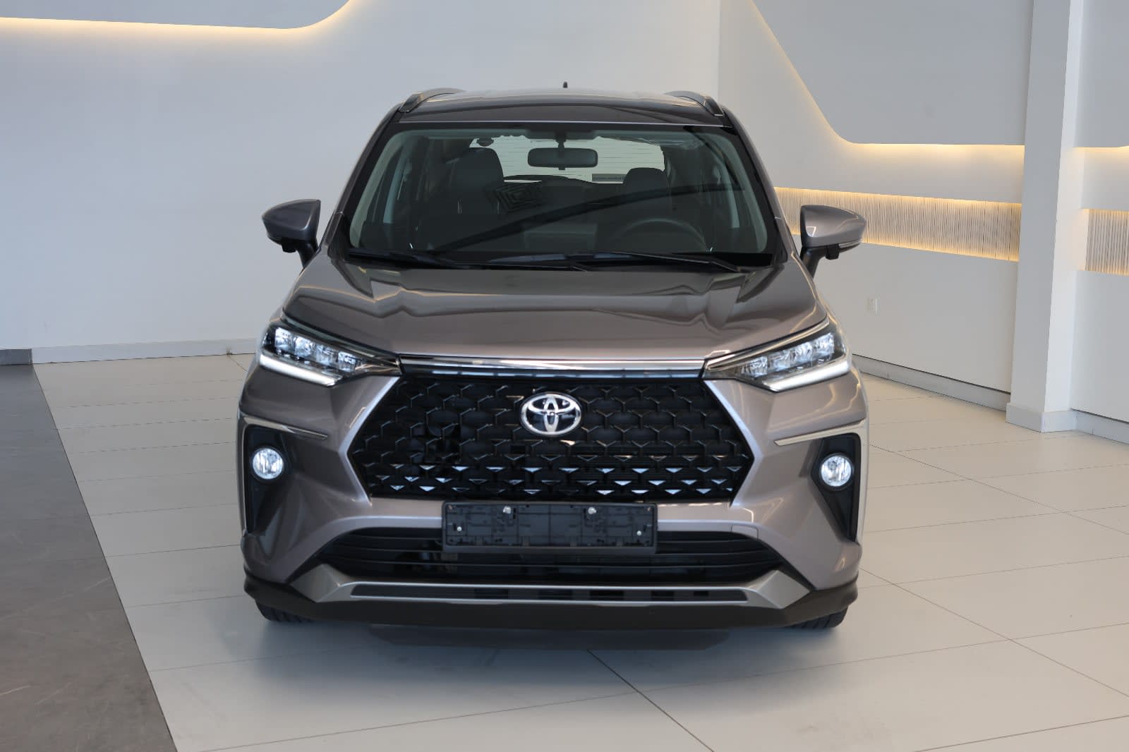 Toyota Veloz GX 2025 GCC Specs-16000km-brand new - Image 1