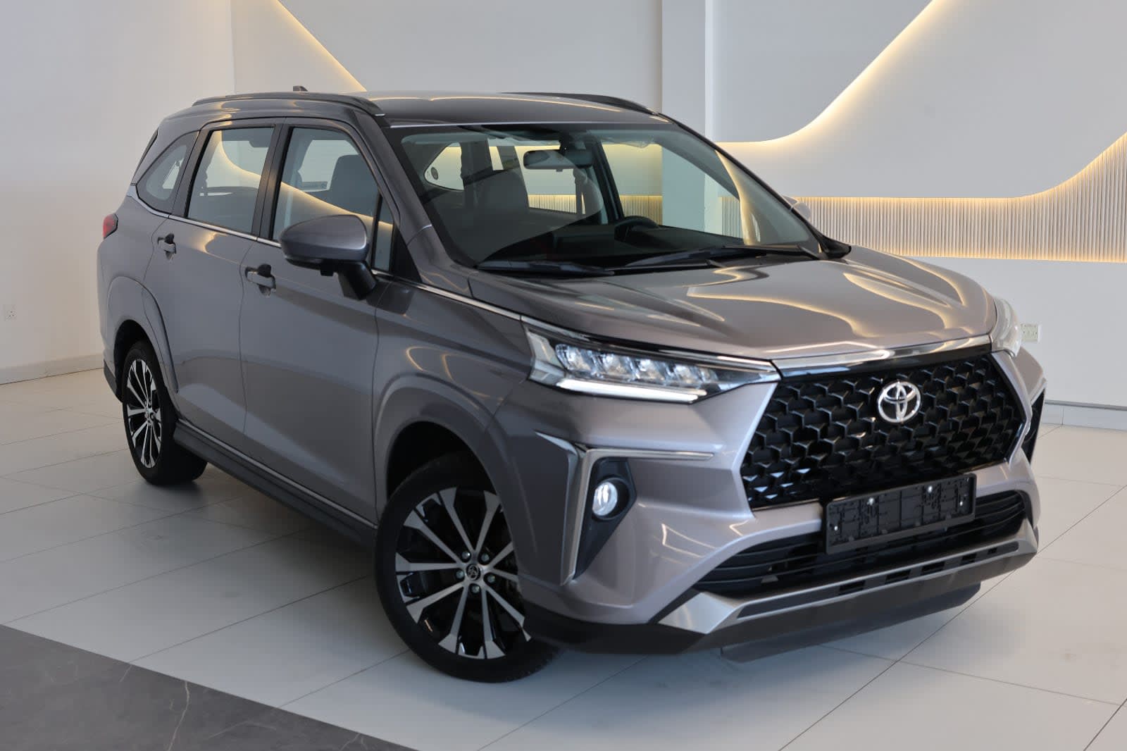 Toyota Veloz GX 2025 GCC Specs-16000km-brand new - Thumbnail 2