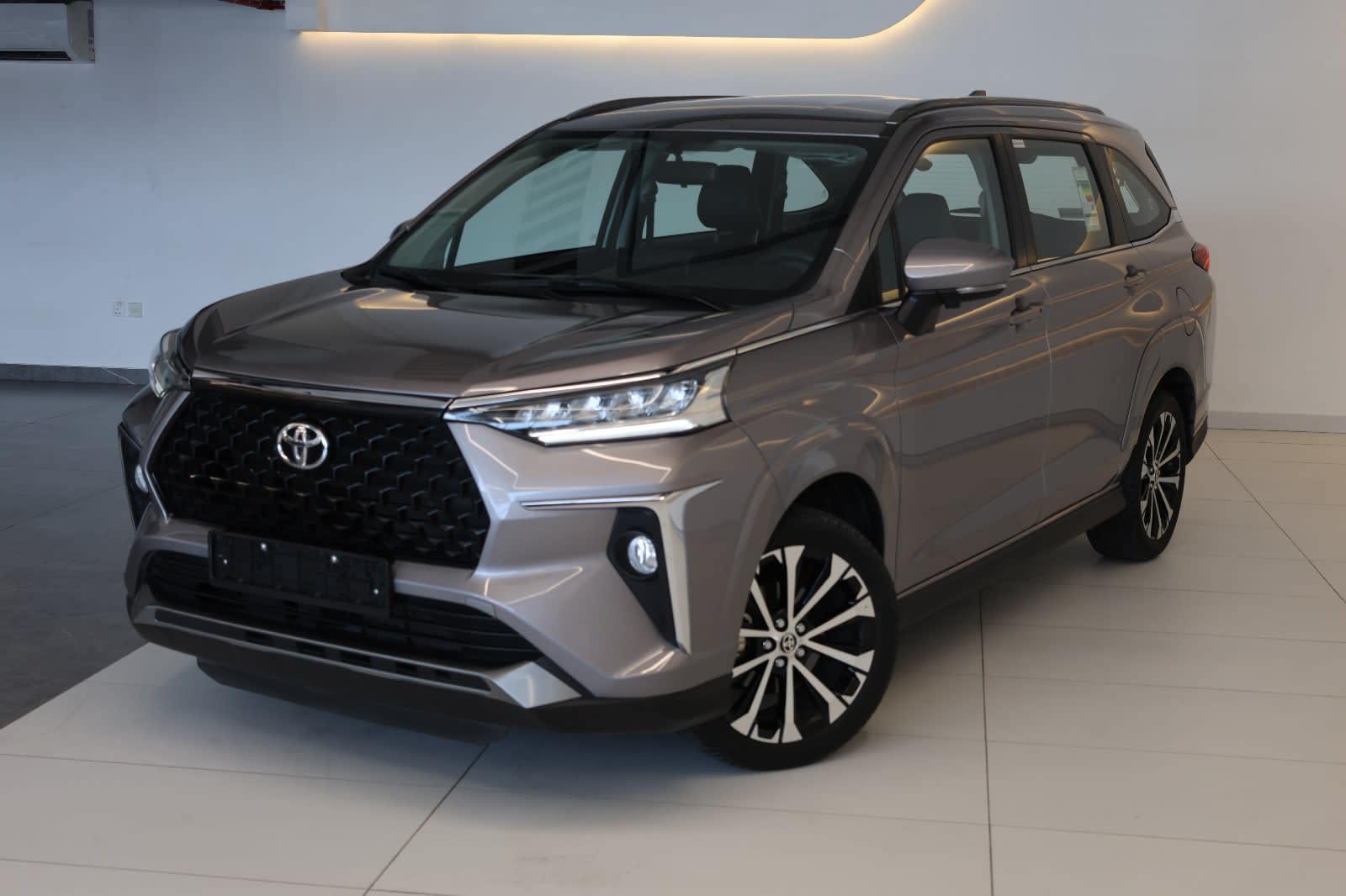 Toyota Veloz GX 2025 GCC Specs-16000km-brand new - Thumbnail 3