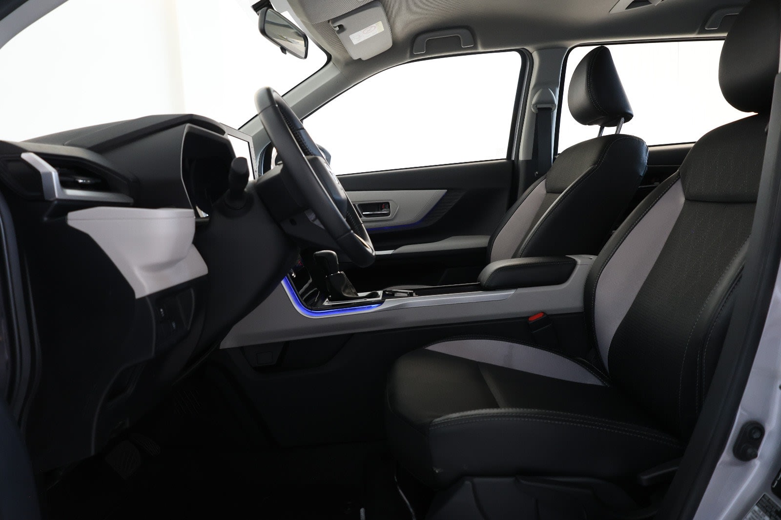 Toyota Veloz GX 2025 GCC Specs-16000km-brand new - Thumbnail 10