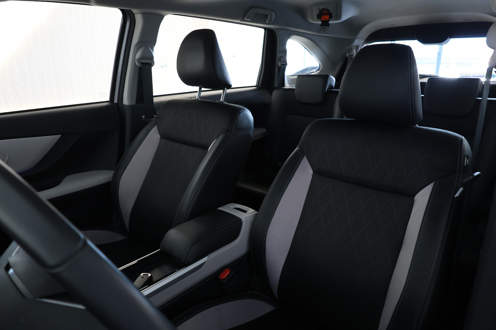 Toyota Veloz GX 2025 GCC Specs-16000km-brand new - Thumbnail 11