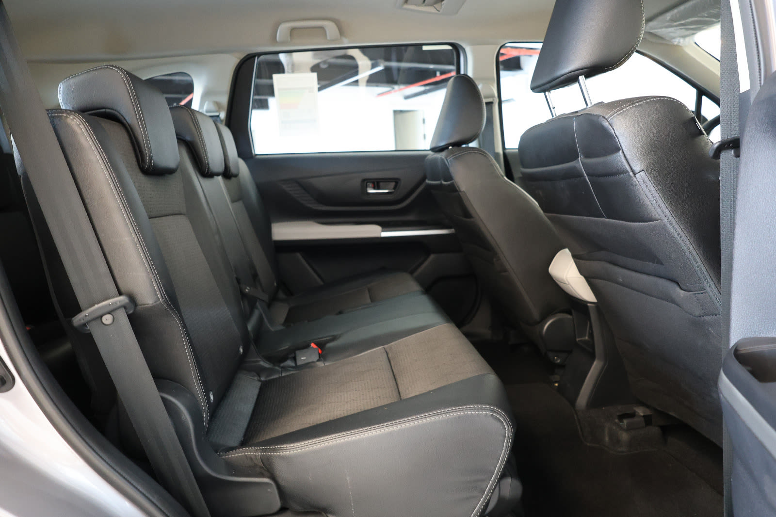 Toyota Veloz GX 2025 GCC Specs-16000km-brand new - Thumbnail 15