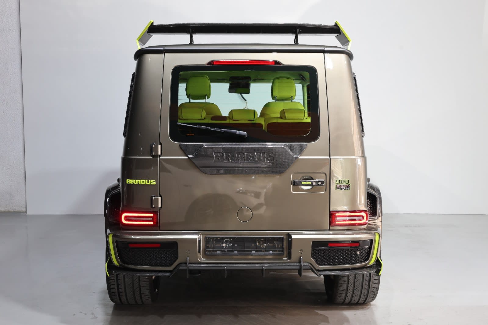 Mercedes-Benz G-Class Brabus G 900 Rocket Edition 2019-94000KM GCC Specs-pristine condition. - Thumbnail 3