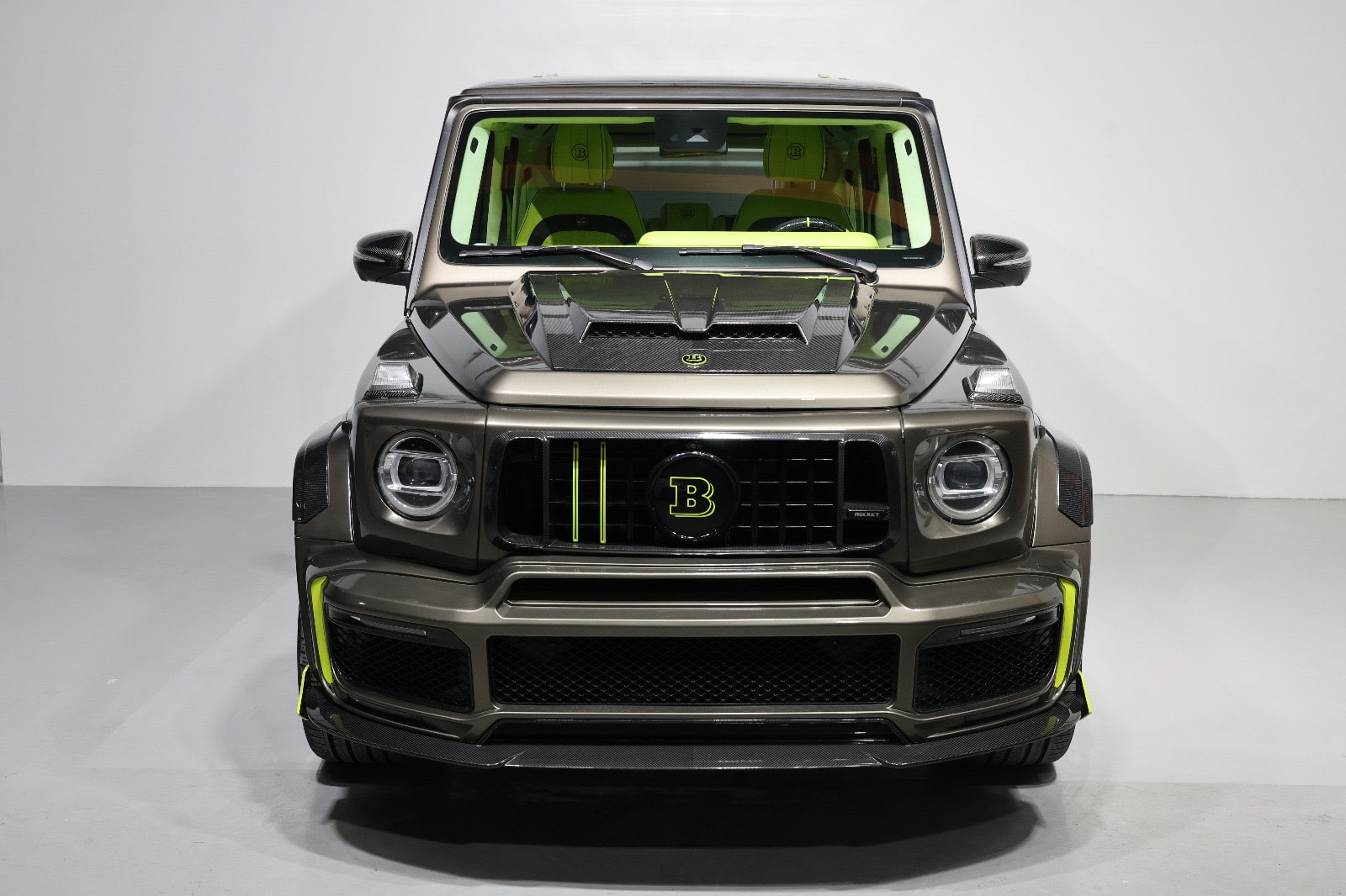 Mercedes-Benz G-Class Brabus G 900 Rocket Edition 2019-94000KM GCC Specs-pristine condition. - Thumbnail 4