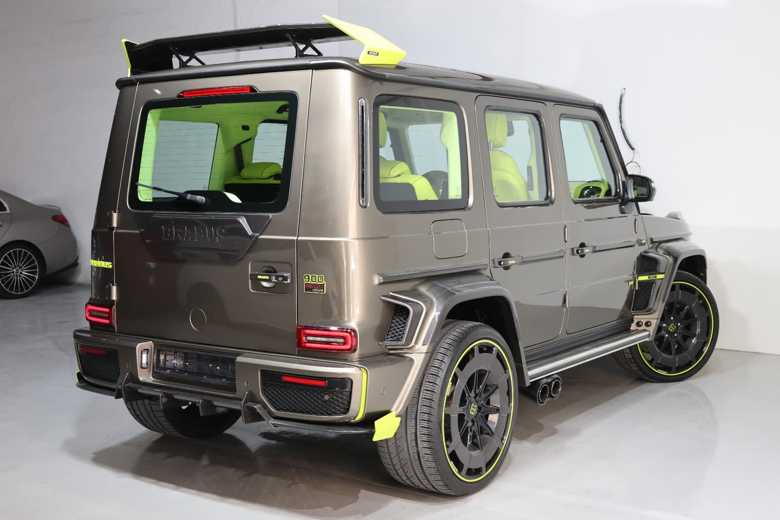 Mercedes-Benz G-Class Brabus G 900 Rocket Edition 2019-94000KM GCC Specs-pristine condition. - Thumbnail 5