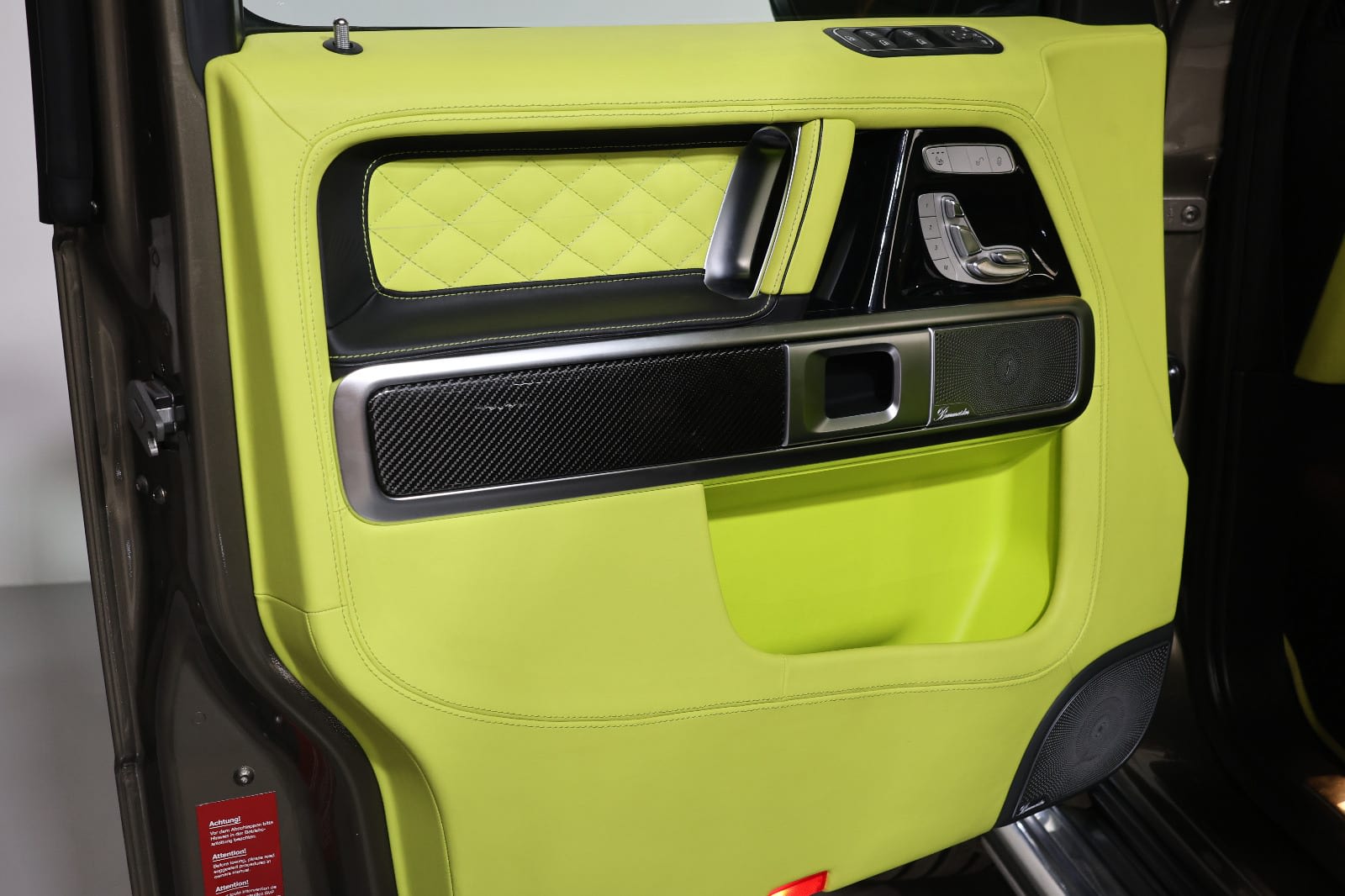 Mercedes-Benz G-Class Brabus G 900 Rocket Edition 2019-94000KM GCC Specs-pristine condition. - Thumbnail 8