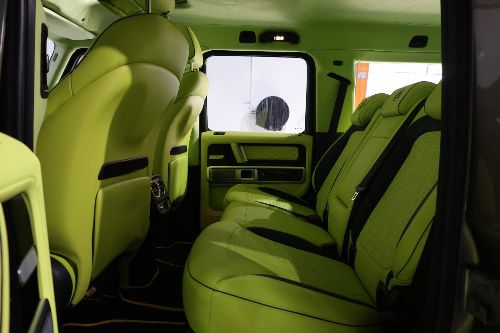 Mercedes-Benz G-Class Brabus G 900 Rocket Edition 2019-94000KM GCC Specs-pristine condition. - Thumbnail 17