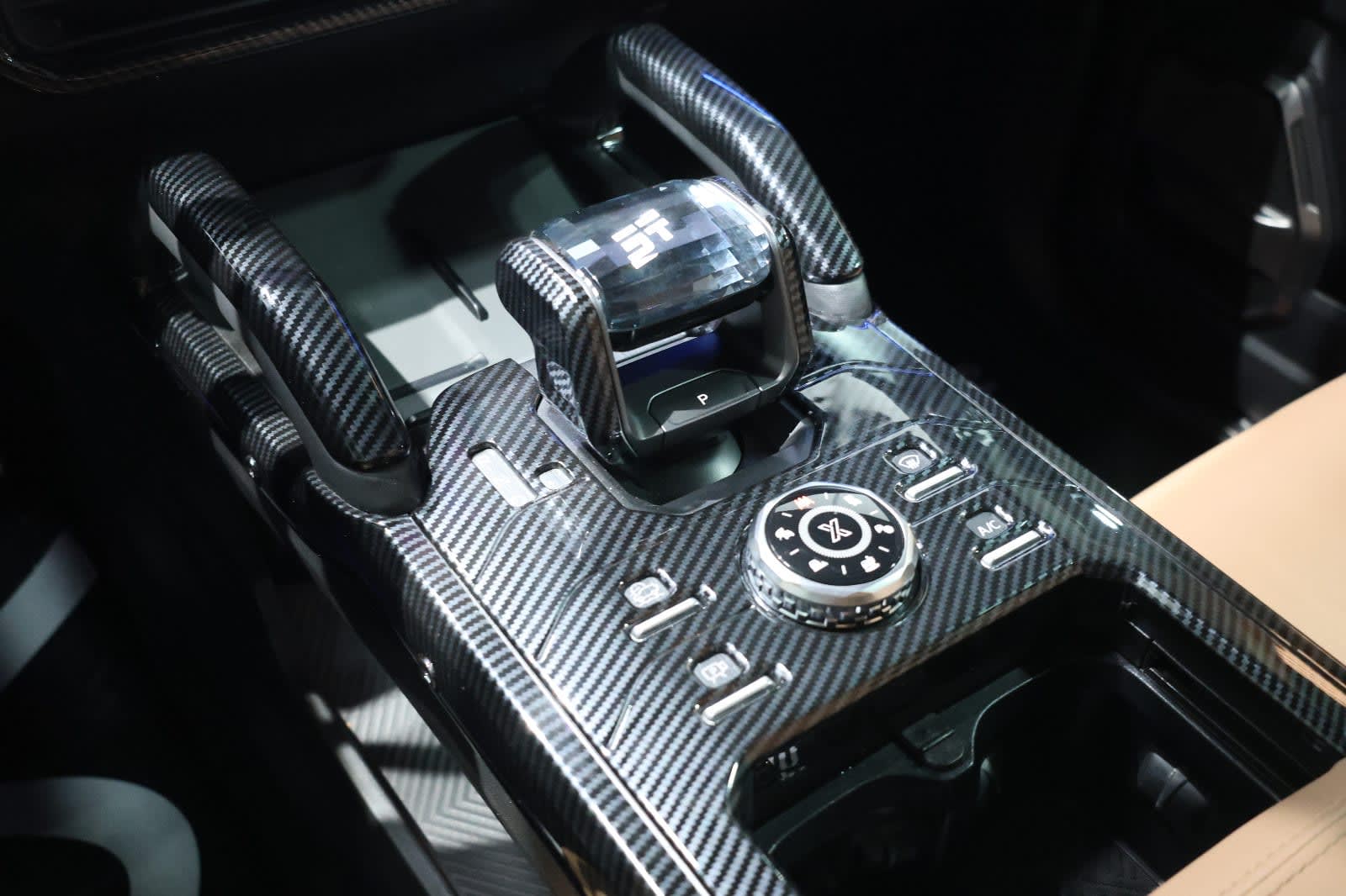 Jetour T2 Luxury Plus 2025 GCC Specs-19000km-Under warranty-Pristine condition - Thumbnail 13