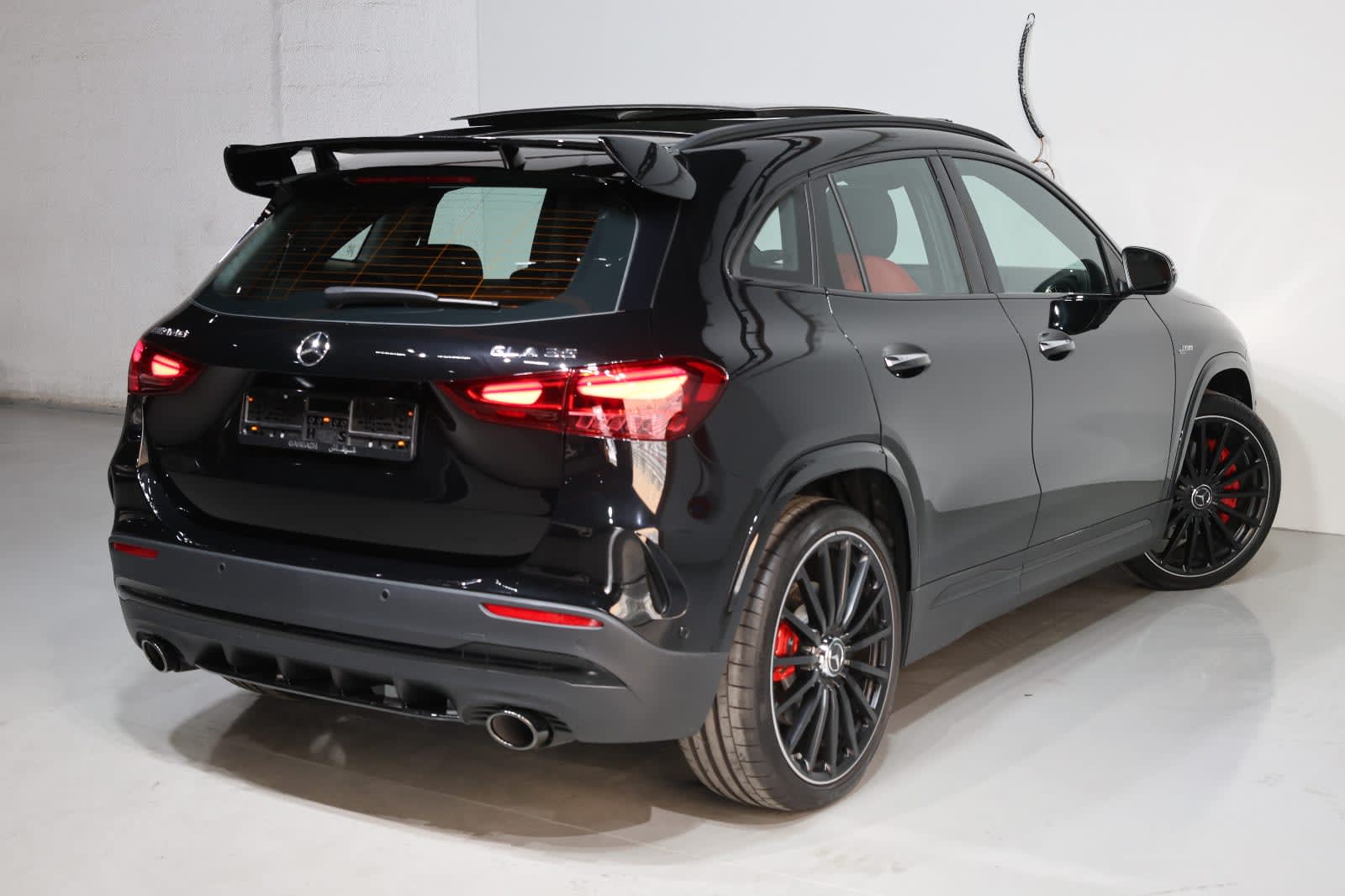 2025 Mercedes-Benz GLA 35 AMG -GCC-spec -brand new -under warranty & service - Thumbnail 2