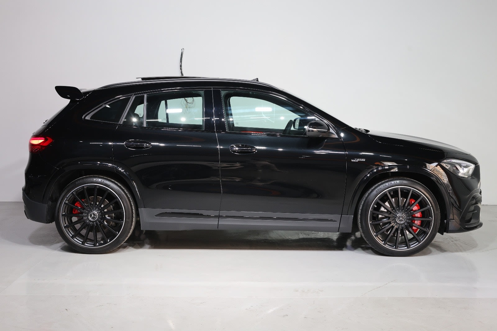 2025 Mercedes-Benz GLA 35 AMG -GCC-spec -brand new -under warranty & service - Thumbnail 5