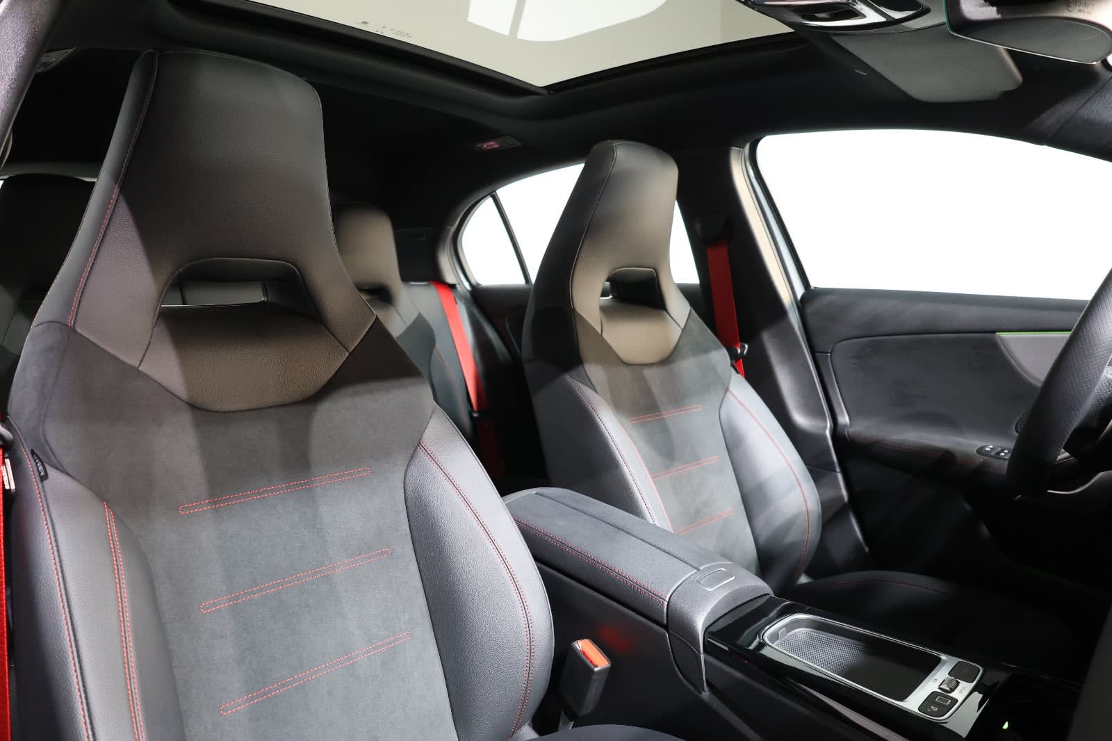 2025 Mercedes-Benz A-Class A 35 AMG -GCC-spec -350KM-under warranty &service - Thumbnail 17