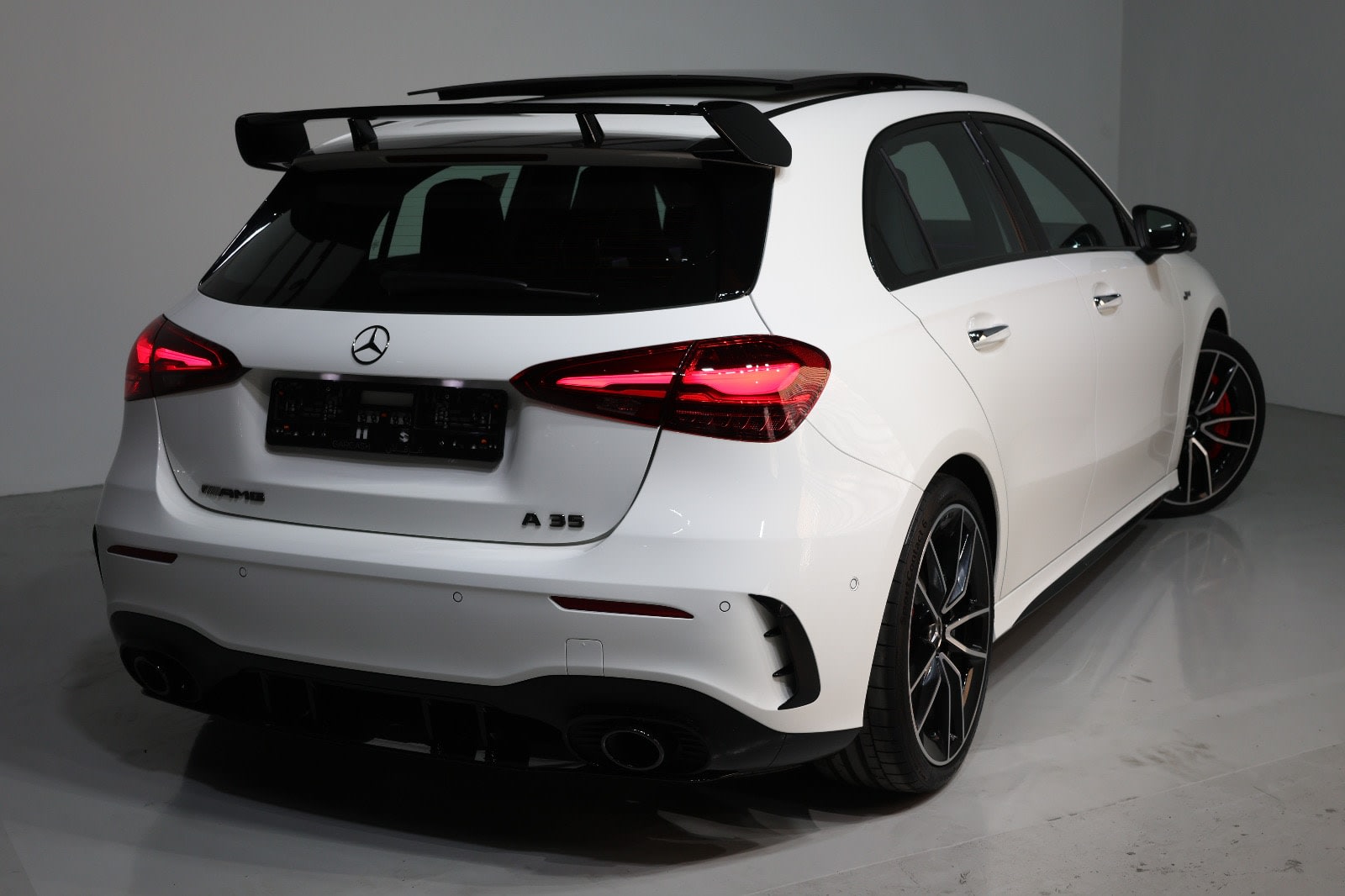 2025 Mercedes-Benz A-Class A 35 AMG | GCC Specs | Performance Luxury - Thumbnail 4