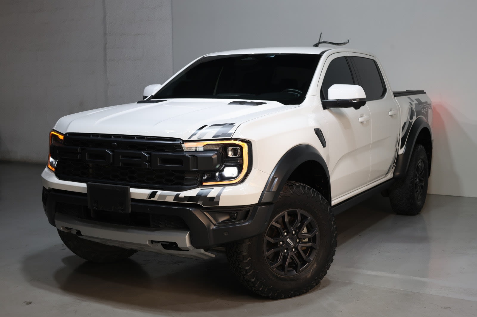 Ford Ranger Raptor 2023 GCC Specs-63000KM-EXCELLENT CONDITION - Image 1