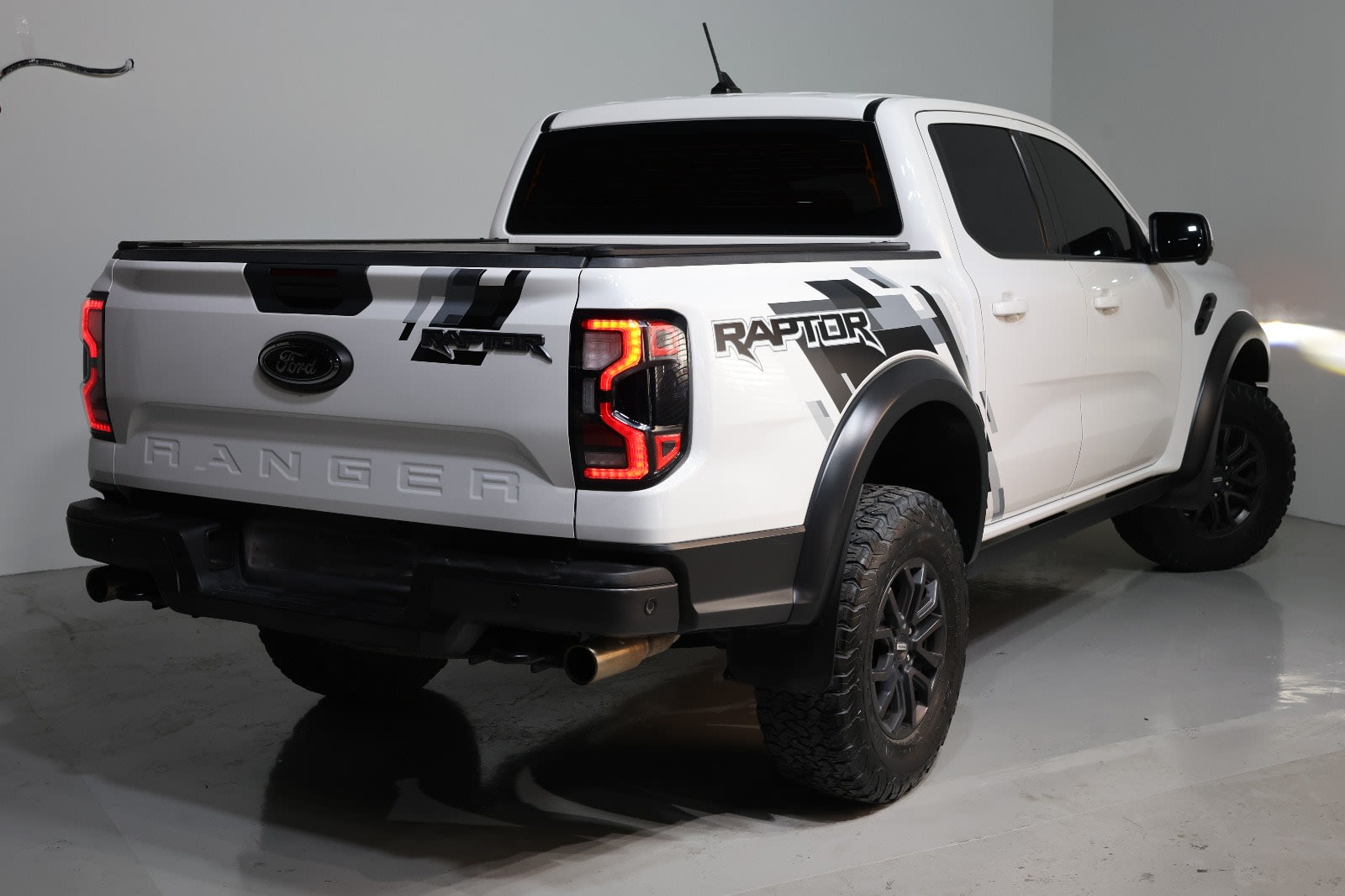 Ford Ranger Raptor 2023 GCC Specs-63000KM-EXCELLENT CONDITION - Thumbnail 5