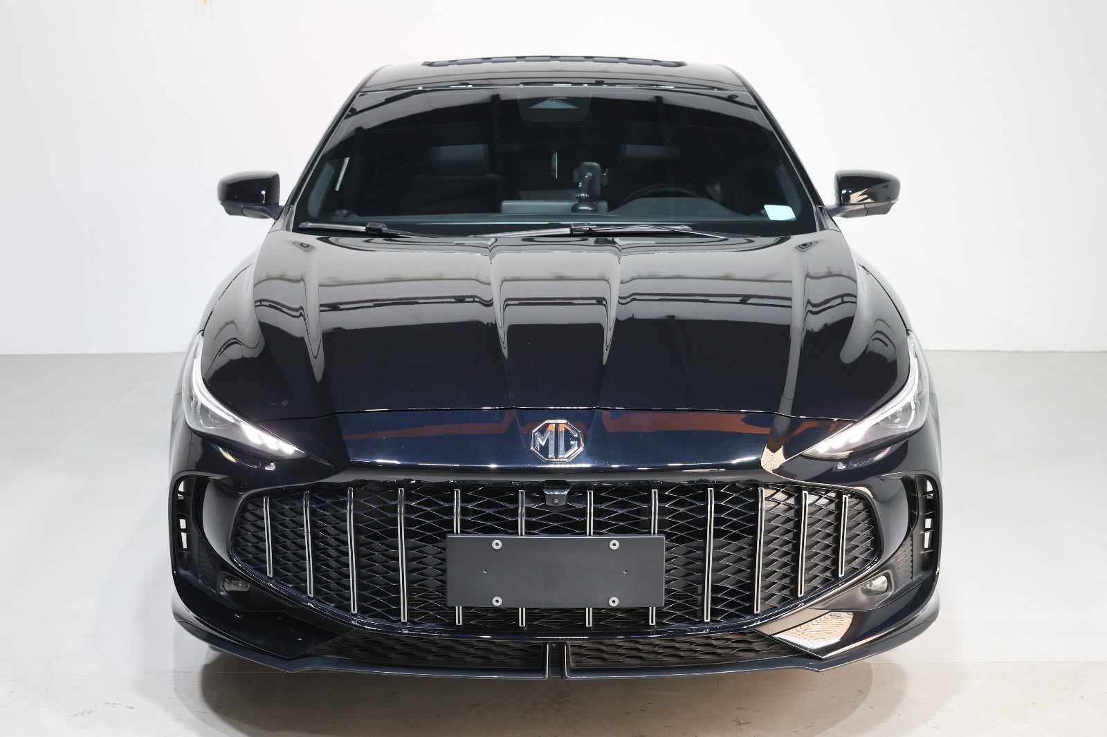 MG GT Luxury 2026 GCC Specs-9400km-Pristine condition - Thumbnail 2