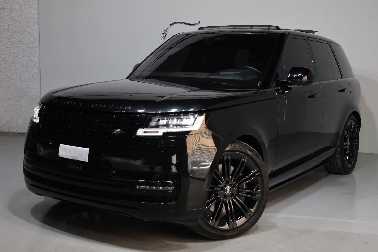 Land Rover Range Rover Vogue LE Supercharged -2022-92000km- GCC Specs - Image 1