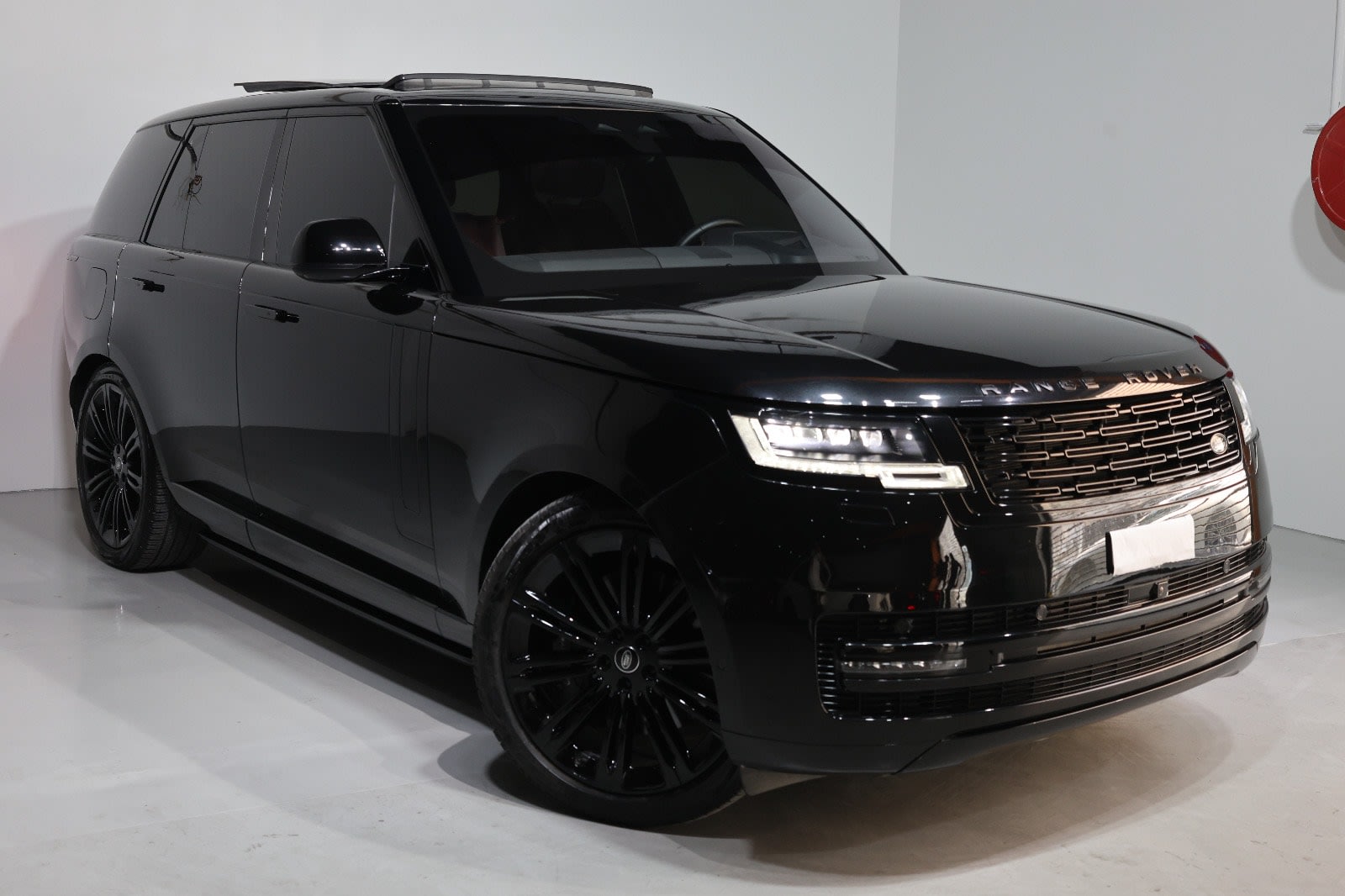 Land Rover Range Rover Vogue LE Supercharged -2022-92000km- GCC Specs - Thumbnail 2