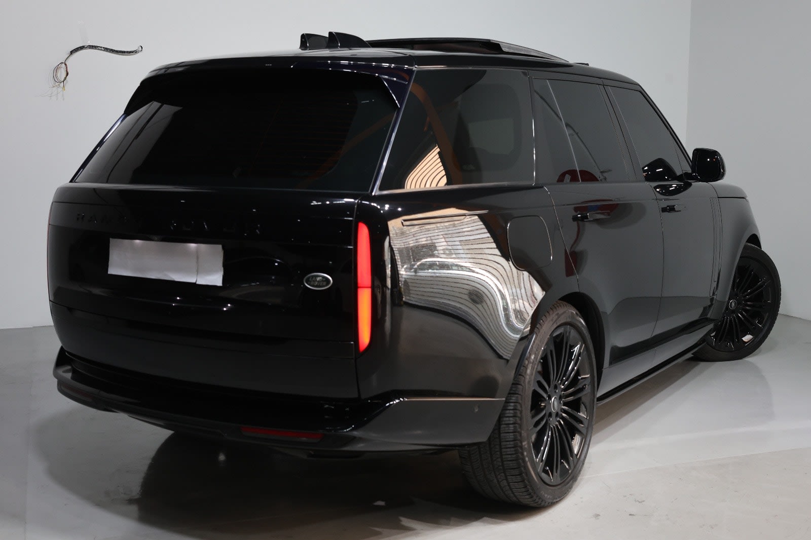 Land Rover Range Rover Vogue LE Supercharged -2022-92000km- GCC Specs - Thumbnail 4