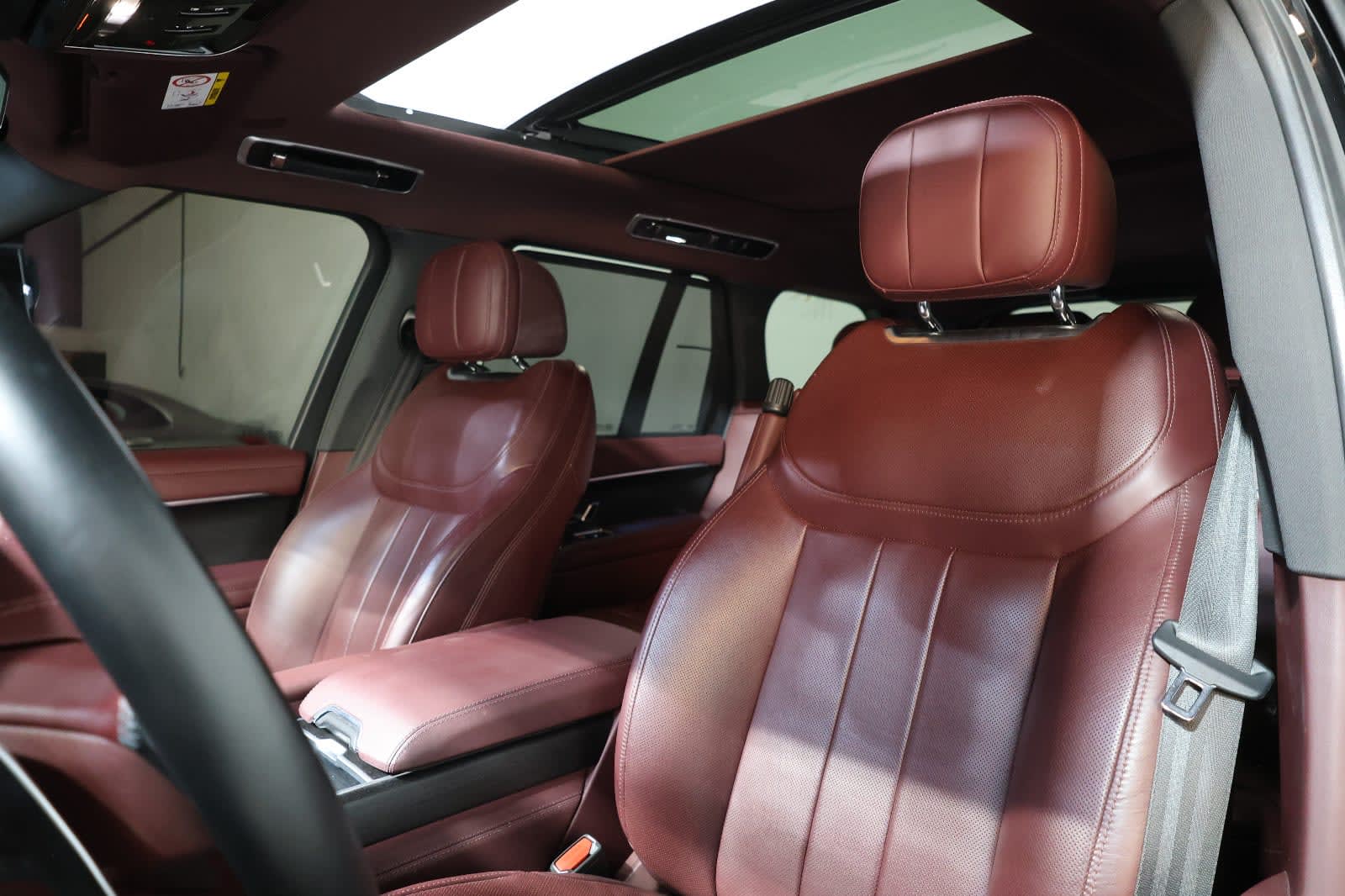 Land Rover Range Rover Vogue LE Supercharged -2022-92000km- GCC Specs - Thumbnail 10