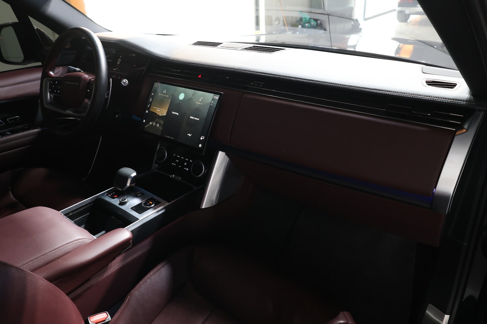 Land Rover Range Rover Vogue LE Supercharged -2022-92000km- GCC Specs - Thumbnail 13