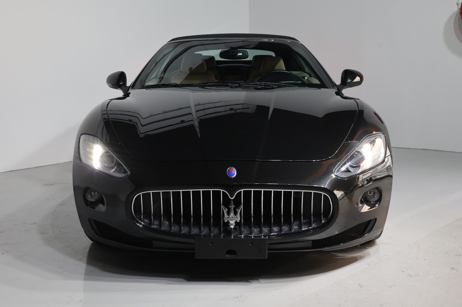 Maserati GranCabrio Sport 2015 | GCC Specs | Low Mileage 20000KM-PRISTINE CONDITION - Thumbnail 5