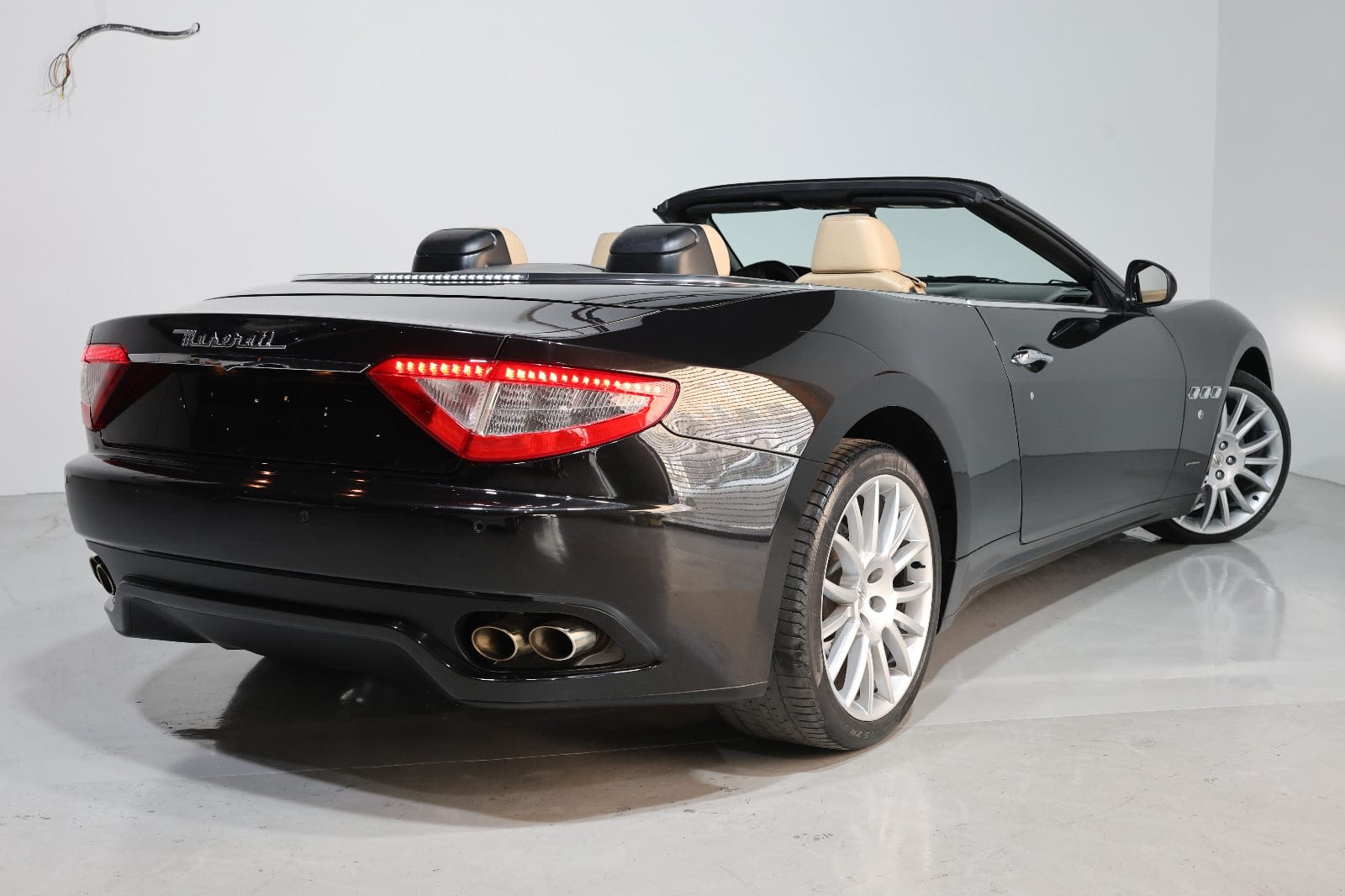 Maserati GranCabrio Sport 2015 | GCC Specs | Low Mileage 20000KM-PRISTINE CONDITION - Thumbnail 7
