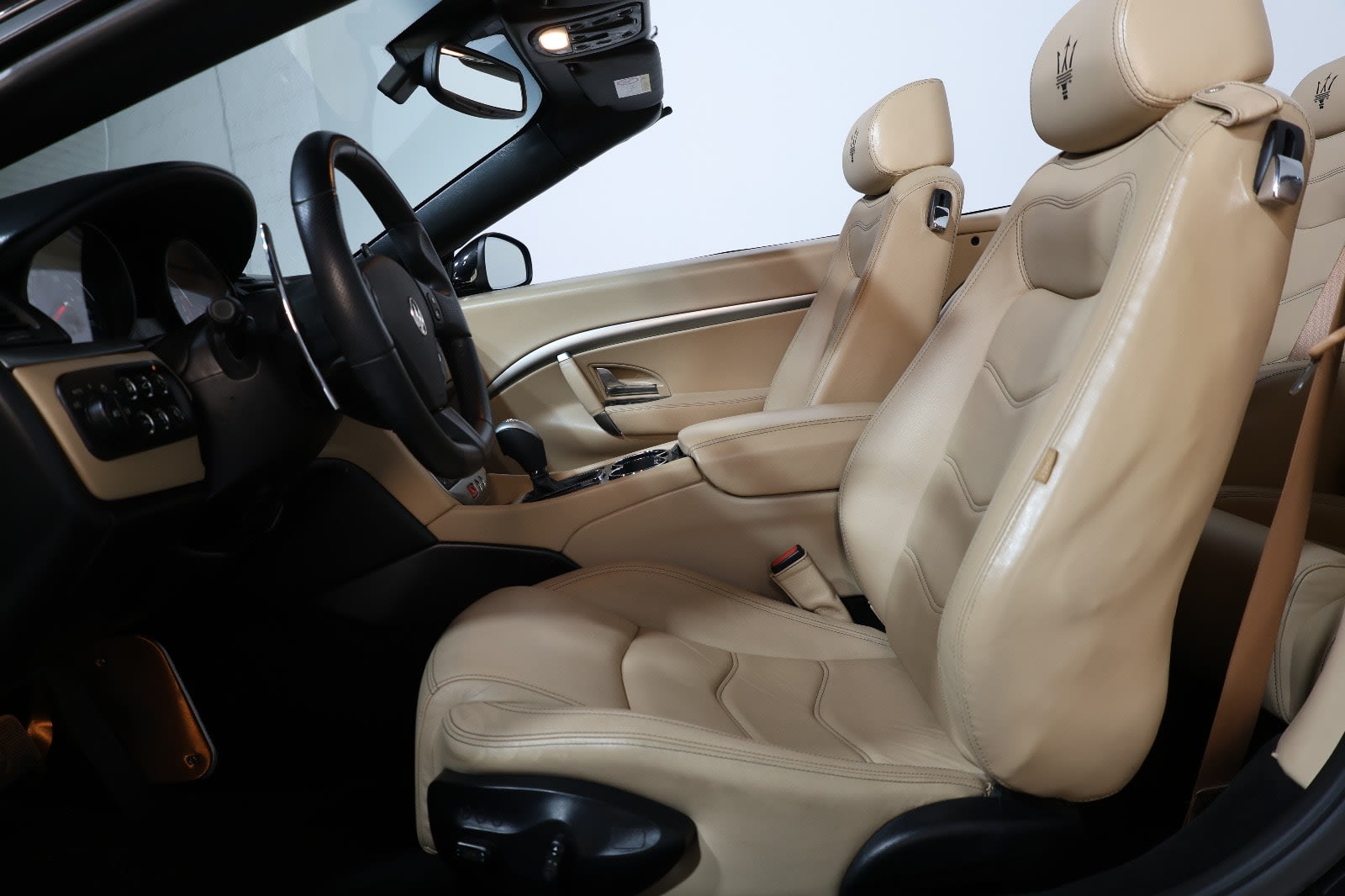 Maserati GranCabrio Sport 2015 | GCC Specs | Low Mileage 20000KM-PRISTINE CONDITION - Thumbnail 11