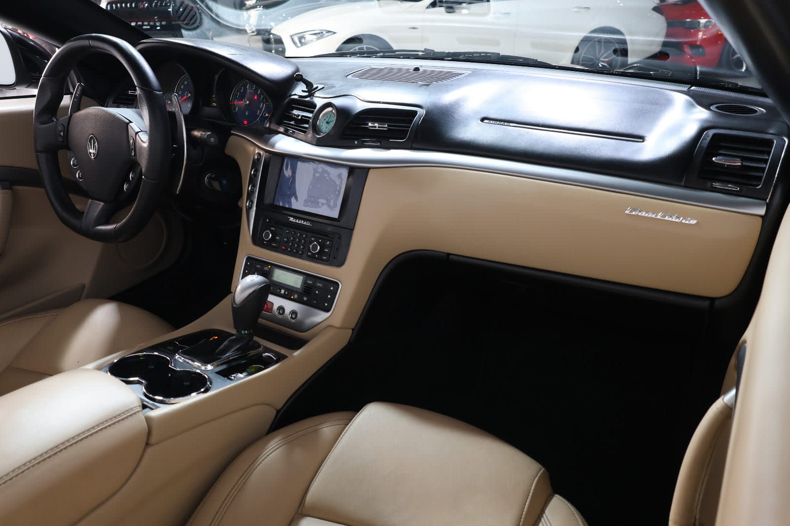 Maserati GranCabrio Sport 2015 | GCC Specs | Low Mileage 20000KM-PRISTINE CONDITION - Thumbnail 16