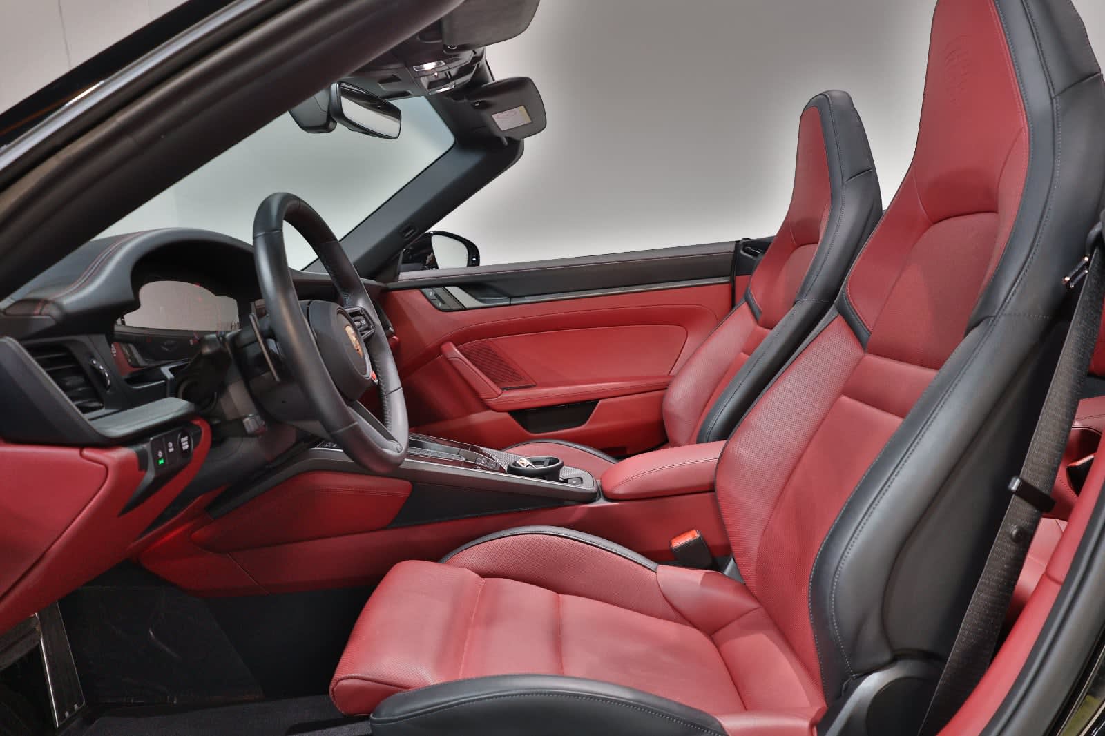 Porsche 911 Carrera 2025 GCC Specs-14000KM-UNDER WARRANTY & SERVICE-PRISTINE CONDITION - Thumbnail 13