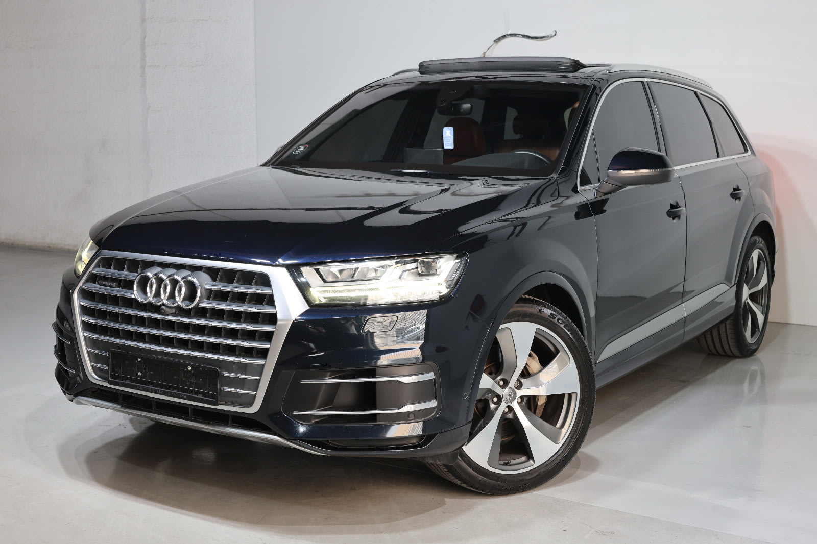 Audi Q7 45 TFSI Quattro 2017 | GCC Specs | Well Maintained - Thumbnail 2