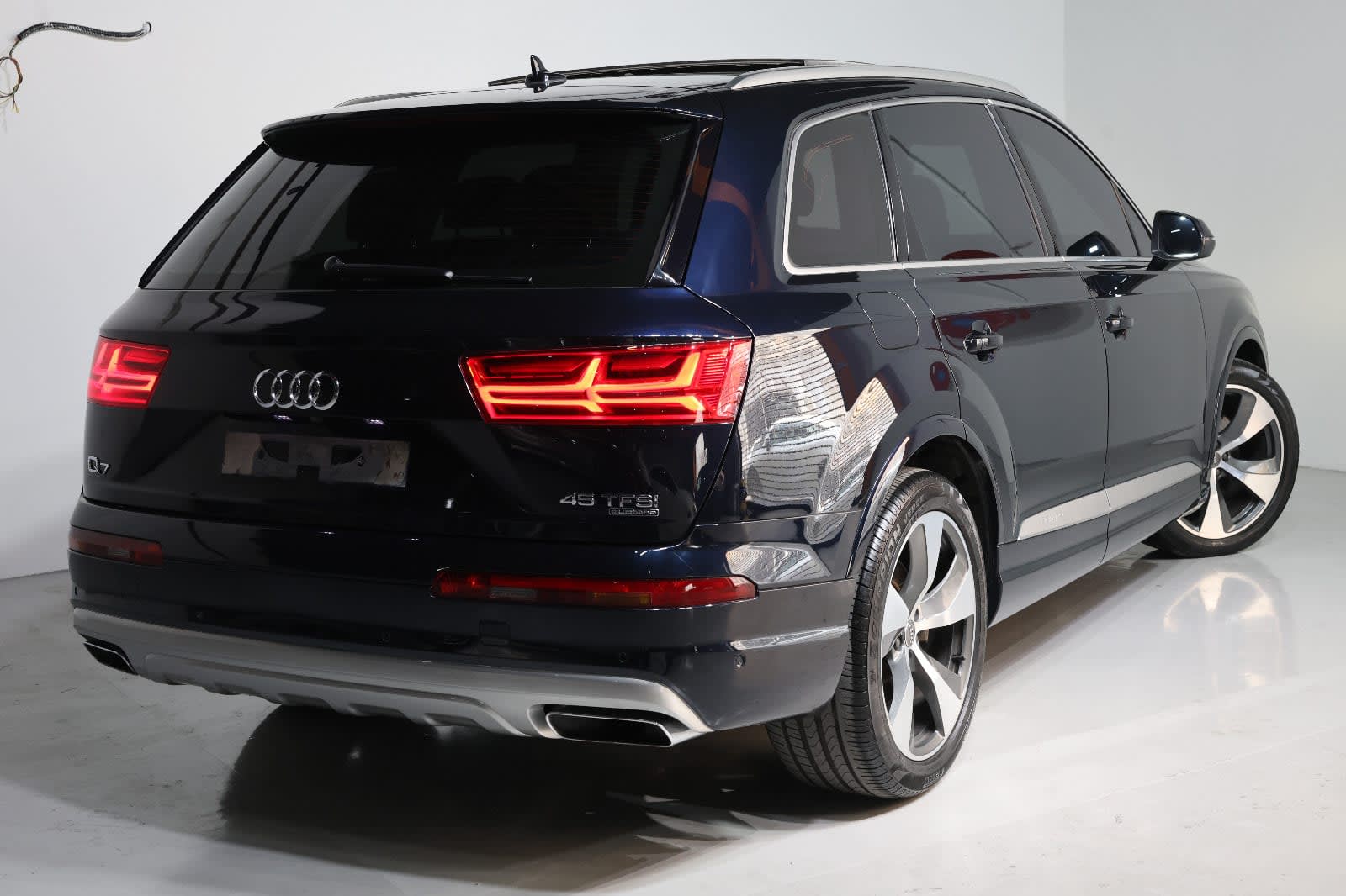 Audi Q7 45 TFSI Quattro 2017 | GCC Specs | Well Maintained - Thumbnail 3