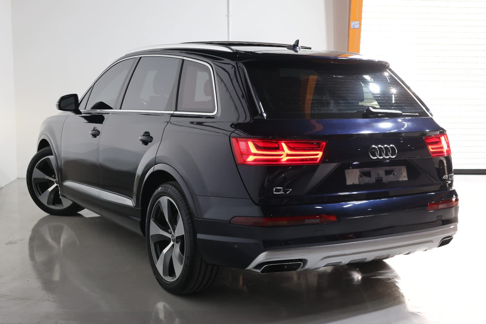 Audi Q7 45 TFSI Quattro 2017 | GCC Specs | Well Maintained - Thumbnail 4