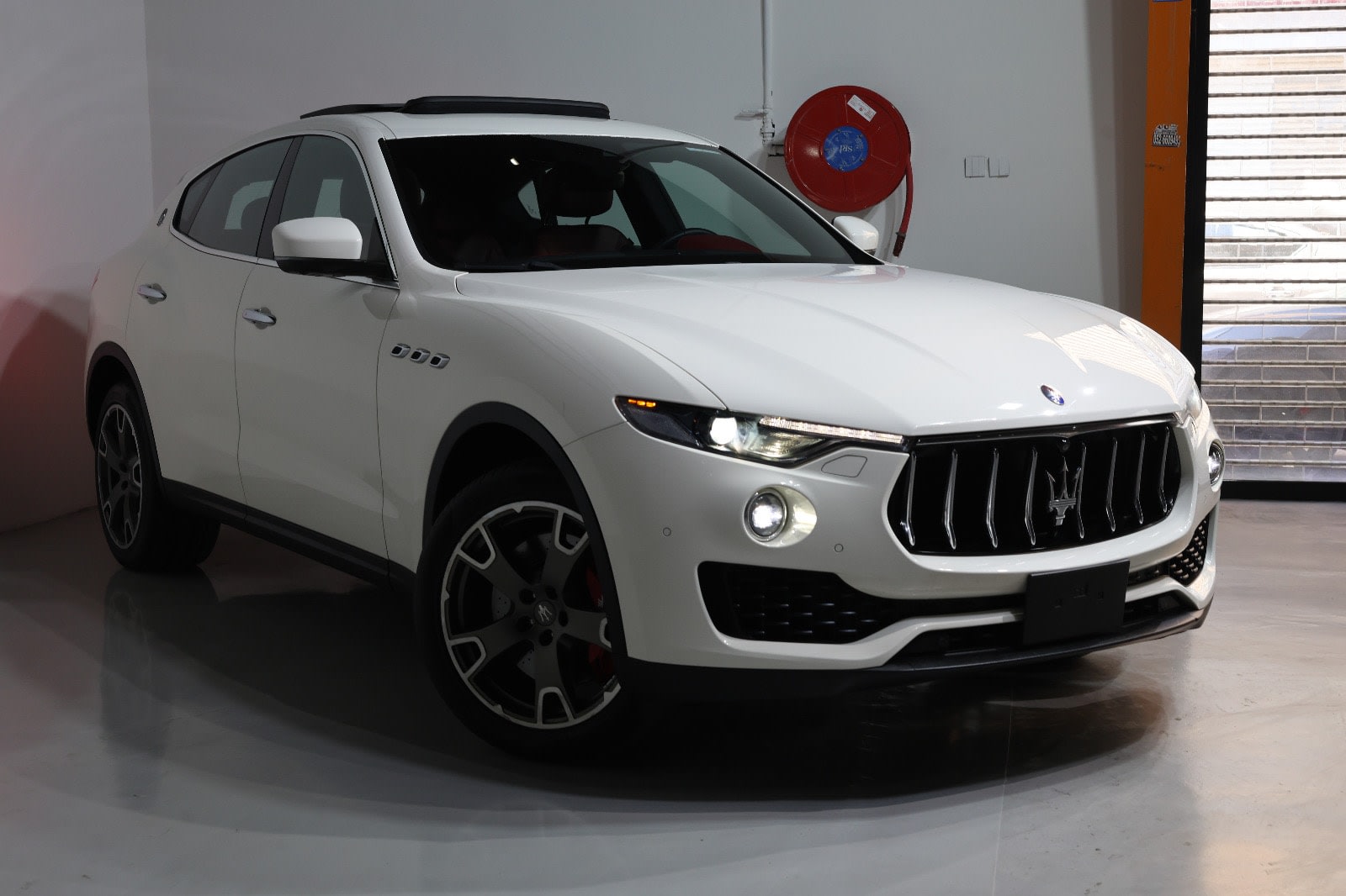 Maserati Levante SQ4 2019 | GCC Specs | 173000KM | Excellent Condition - Thumbnail 2