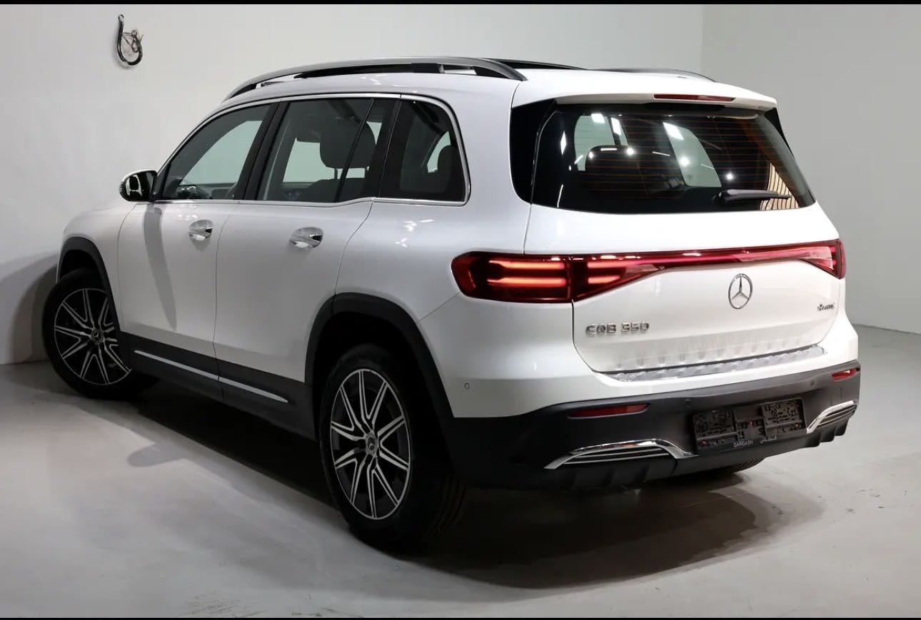 brand new 2025 Mercedes-Benz EQB 350 4MATIC. -electric SUV -14000km  -GCC-spec  - Thumbnail 3
