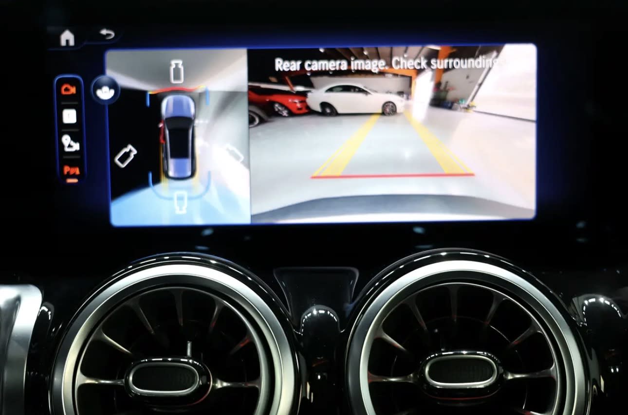 brand new 2025 Mercedes-Benz EQB 350 4MATIC. -electric SUV -14000km  -GCC-spec  - Thumbnail 12