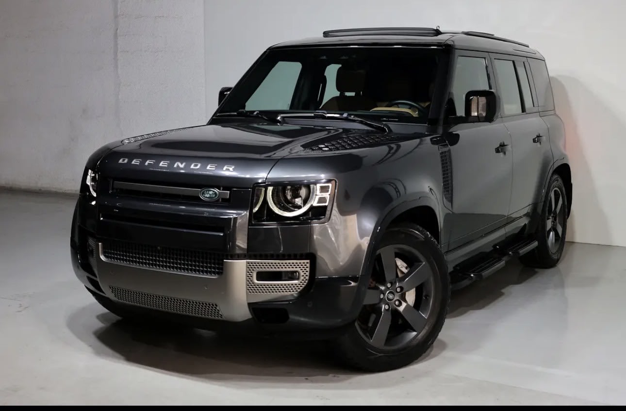 Brand new 2025 Land Rover Defender 110 HSE P400 76000KM -GCC-spec - Image 1