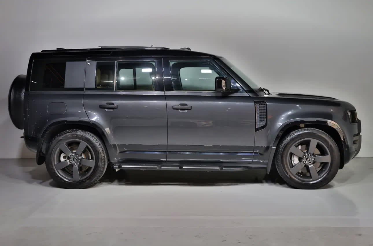 Brand new 2025 Land Rover Defender 110 HSE P400 76000KM -GCC-spec - Thumbnail 5