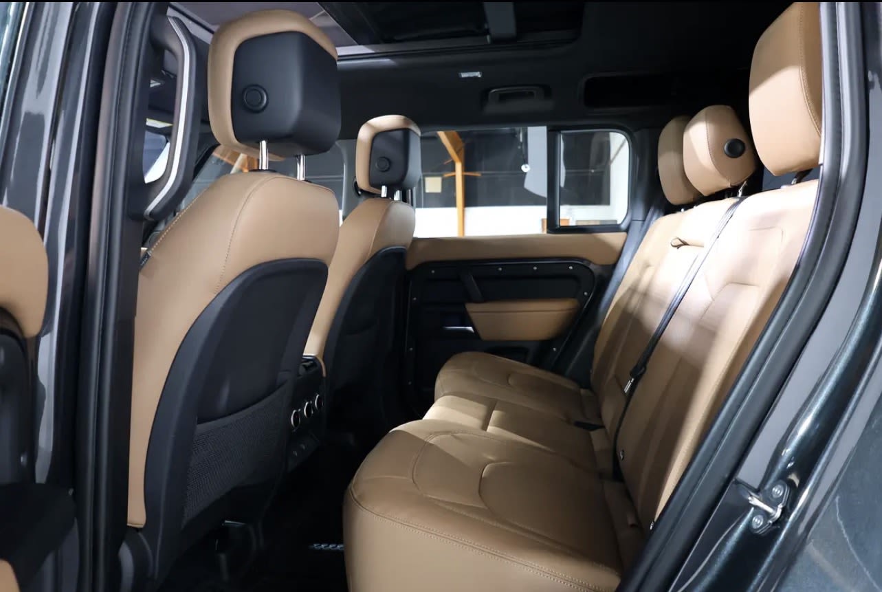 Brand new 2025 Land Rover Defender 110 HSE P400 76000KM -GCC-spec - Thumbnail 20