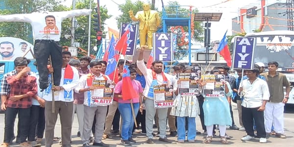 Featured image for: नीट 2026 पेपर लीक: एआईवाईएफ ने फूंका शिक्षा मंत्री का पुतला, धर्मेंद्र प्रधान के इस्तीफे की मांग