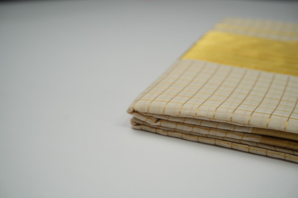 Handloom Check Saree - image 4