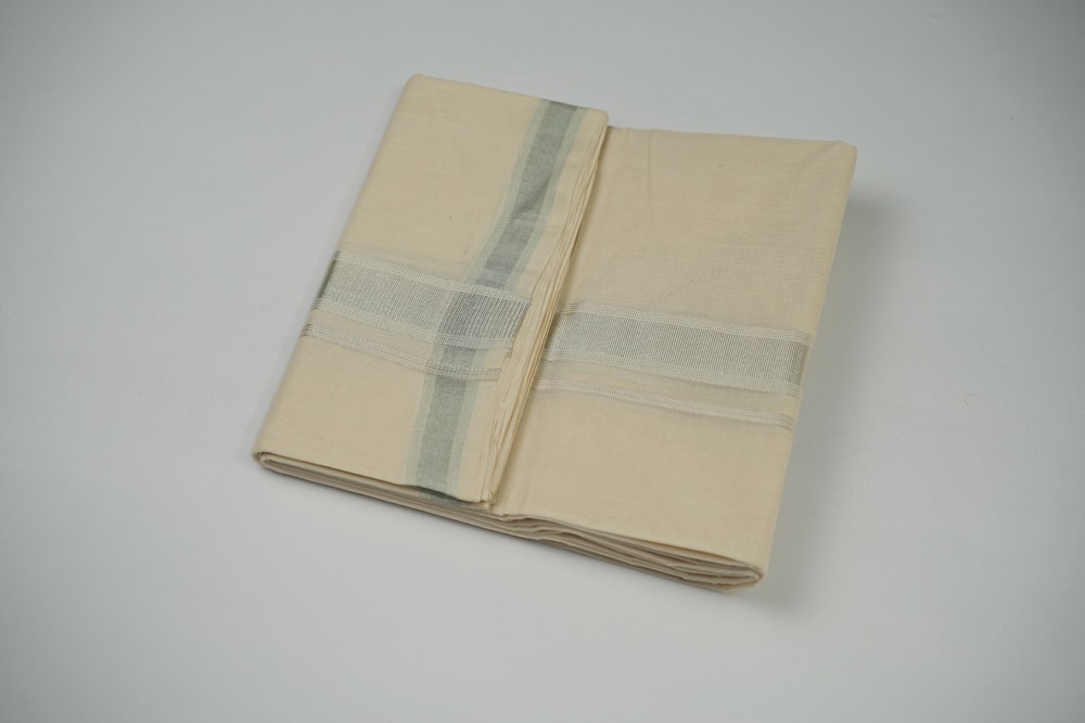 Silver Kasavu Mundu - image 3